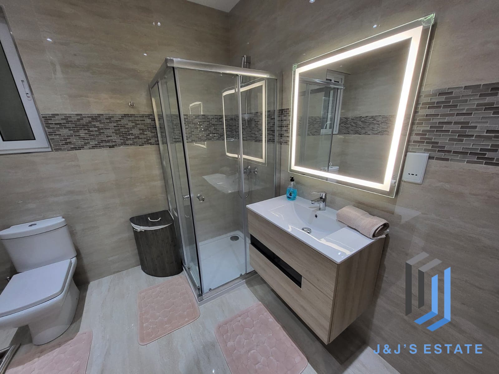 Fully furnished three-bedroom apartment in Zebbug · 9