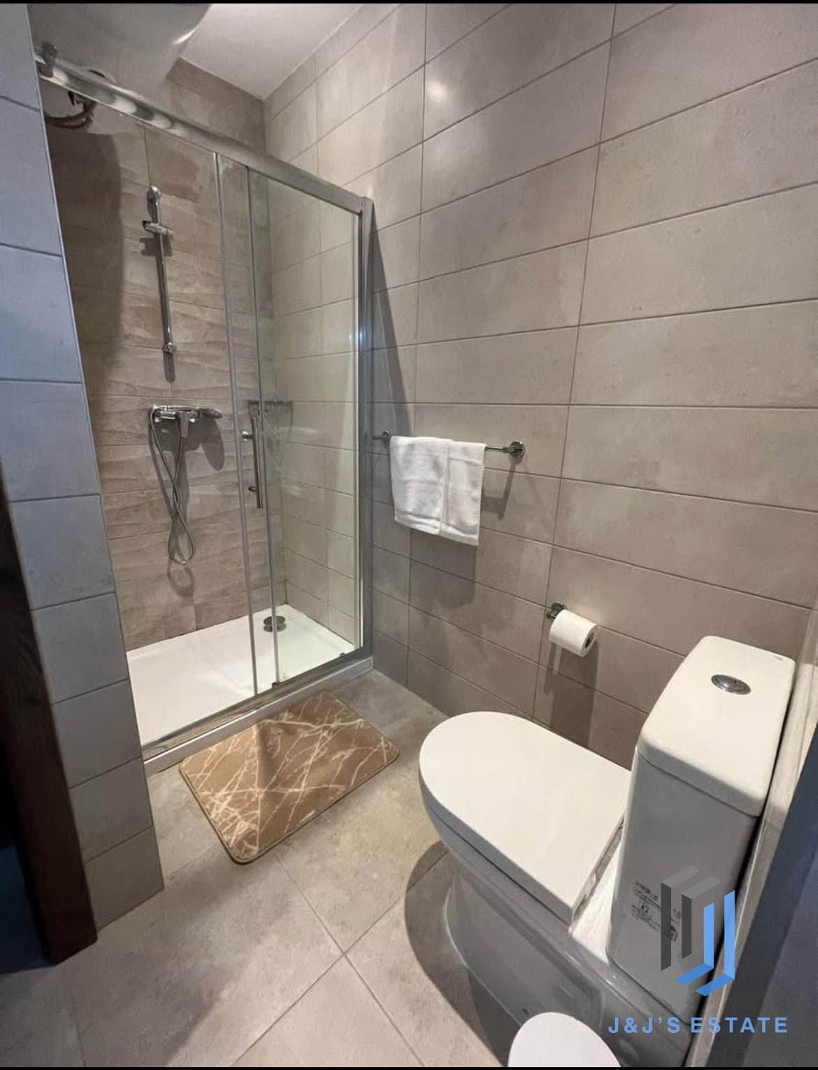 Fully Furnished Two Bedroom Apartment in Swieqi · 4