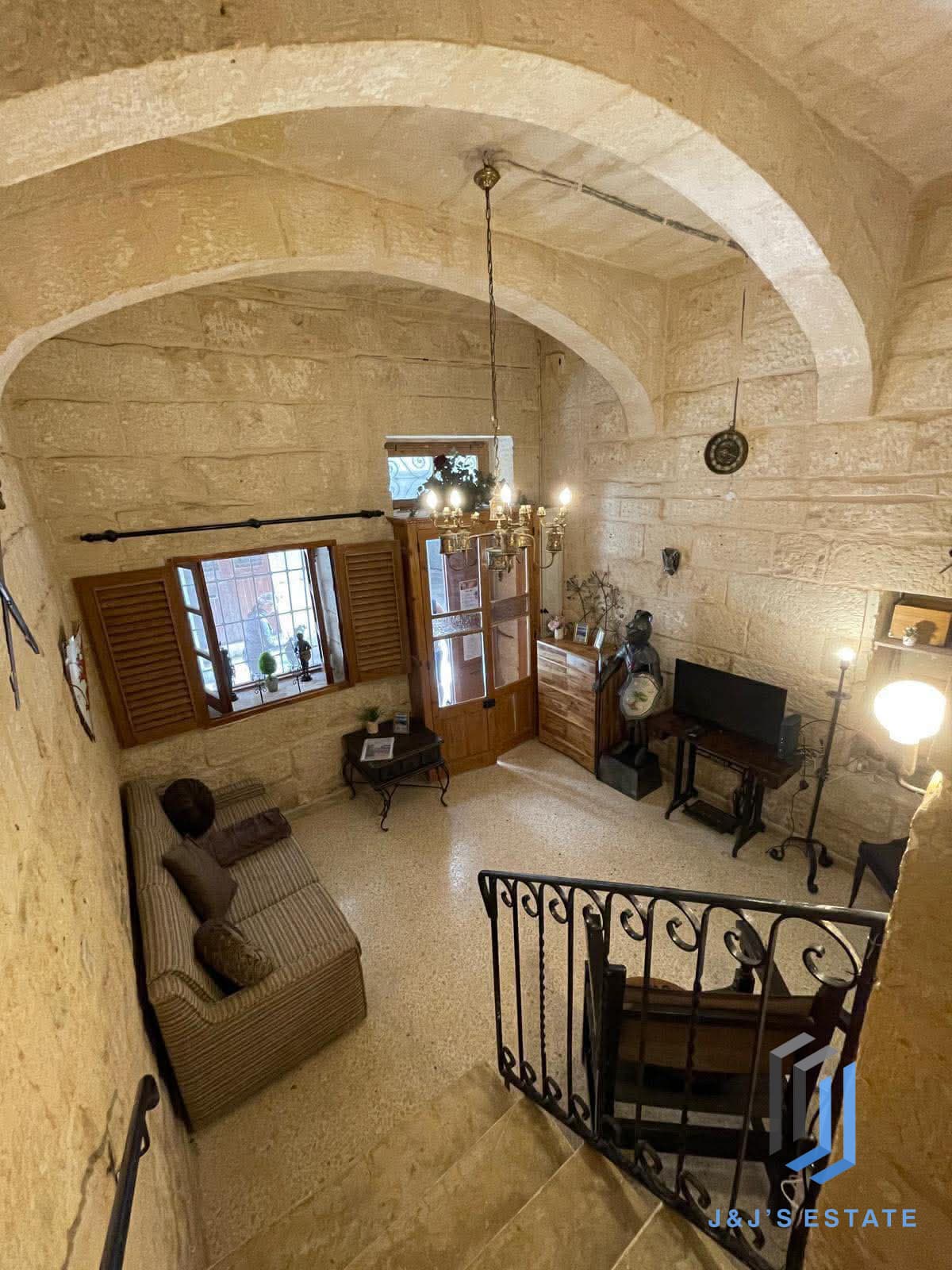 Seafront Fully Furnished Casa de Piedra in Sliema · 1