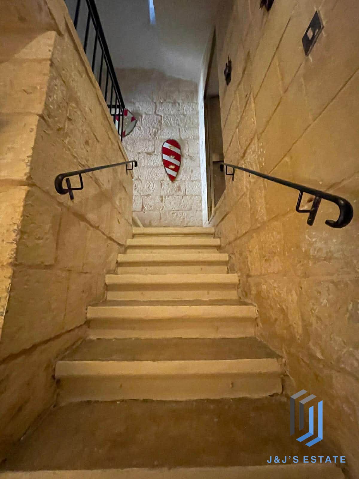 Seafront Fully Furnished Casa de Piedra in Sliema · 4