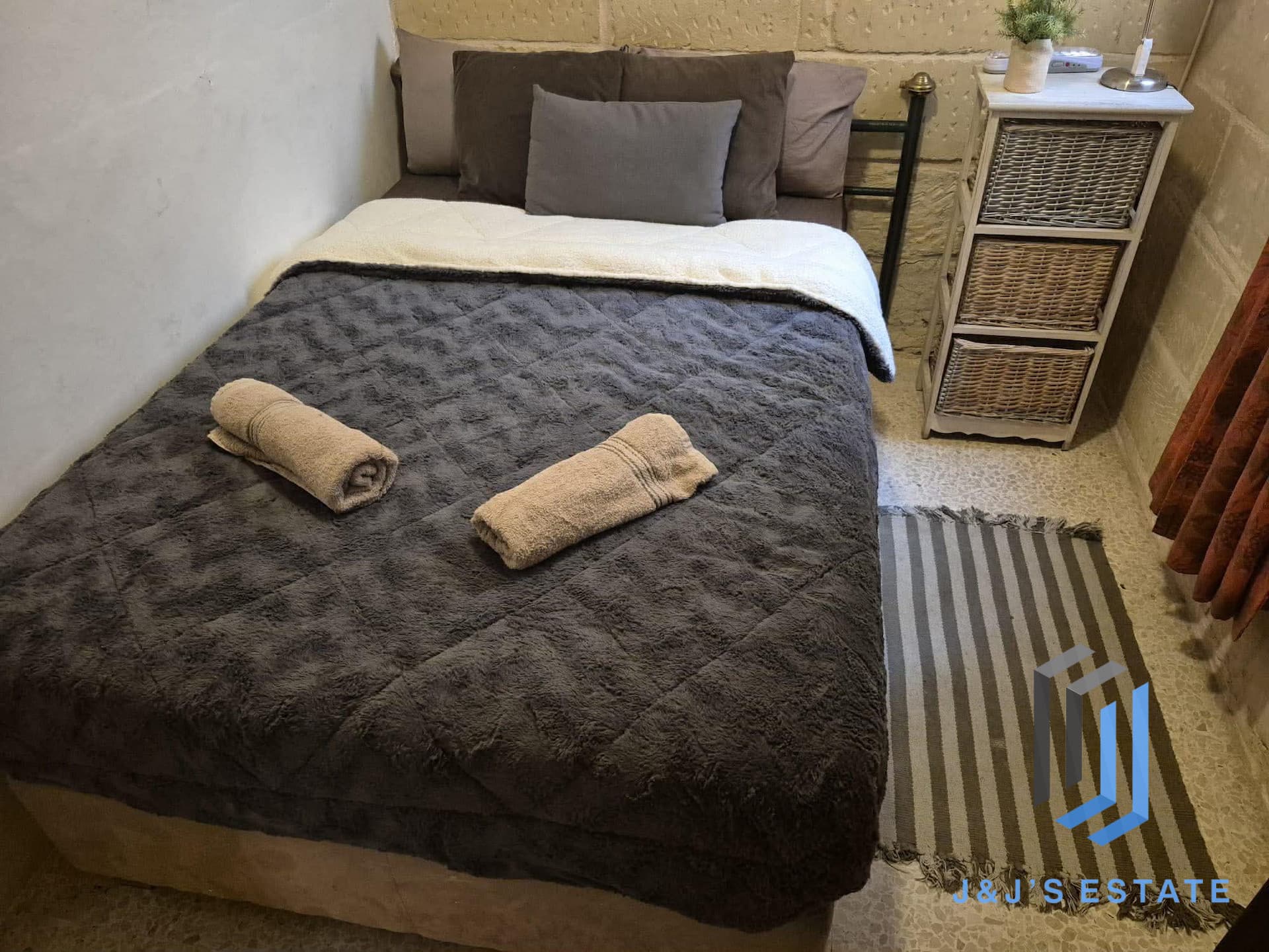 Seafront Fully Furnished Casa de Piedra in Sliema · 10