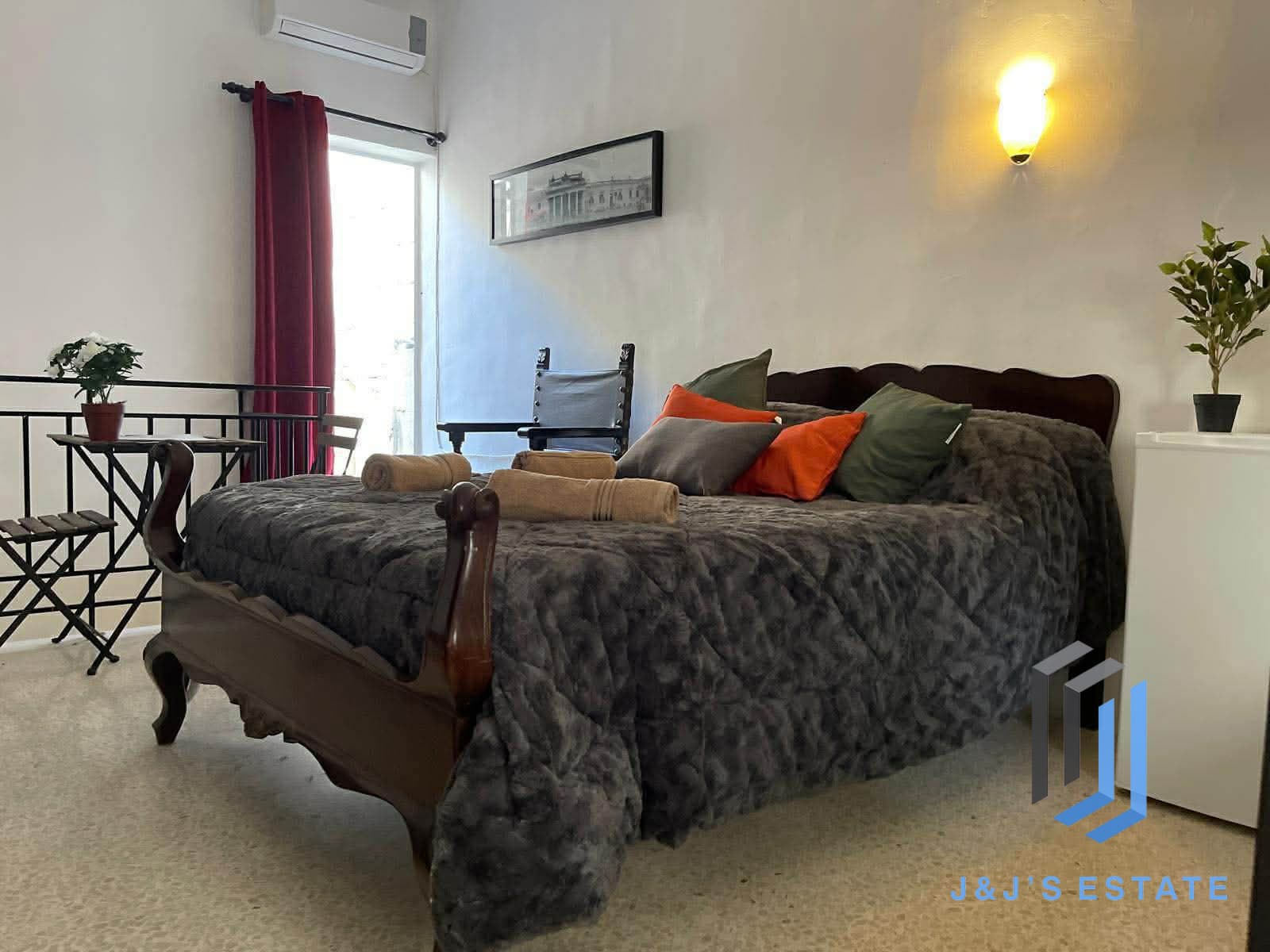 Seafront Fully Furnished Casa de Piedra in Sliema · 11
