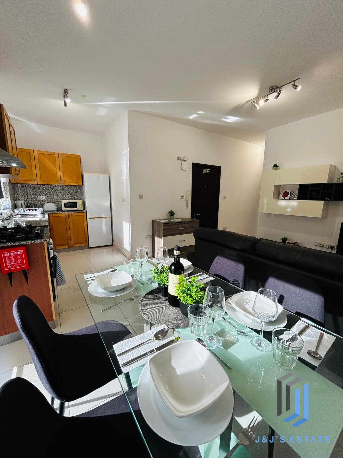 Fully Furnished Two Bedroom Apartment in Central Gzira · 8