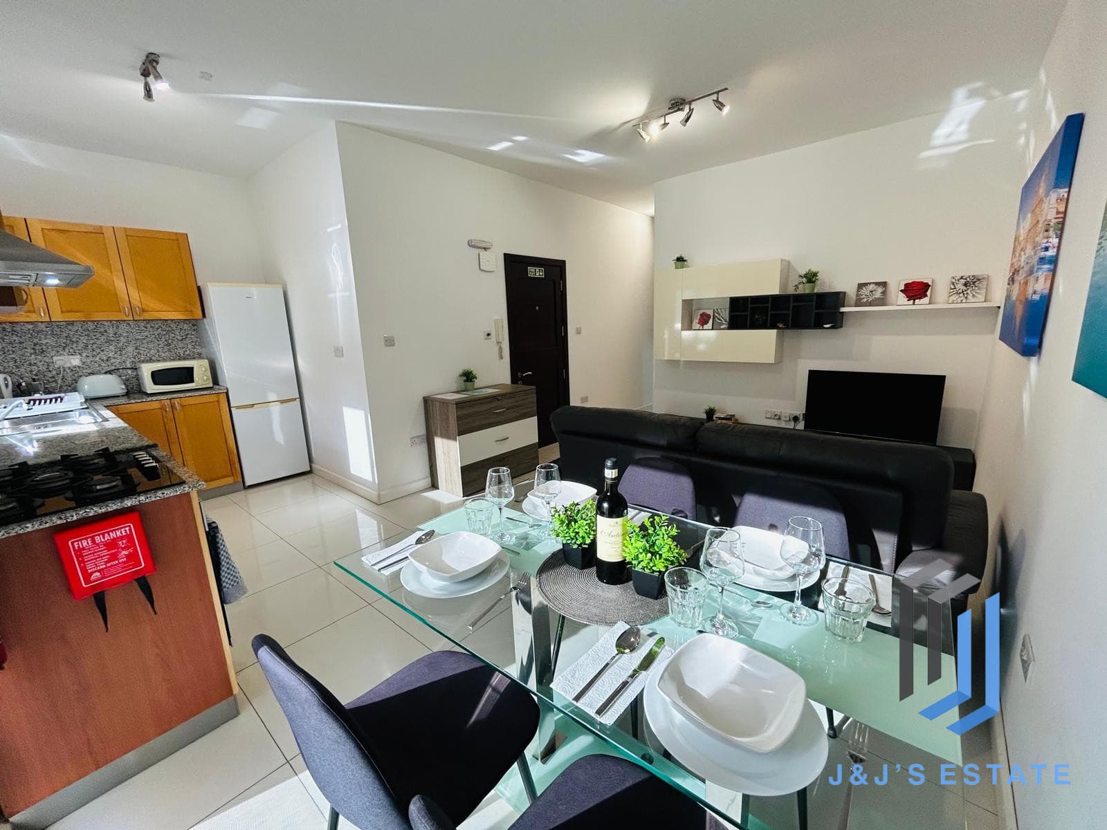 Fully Furnished Two Bedroom Apartment in Central Gzira · 6