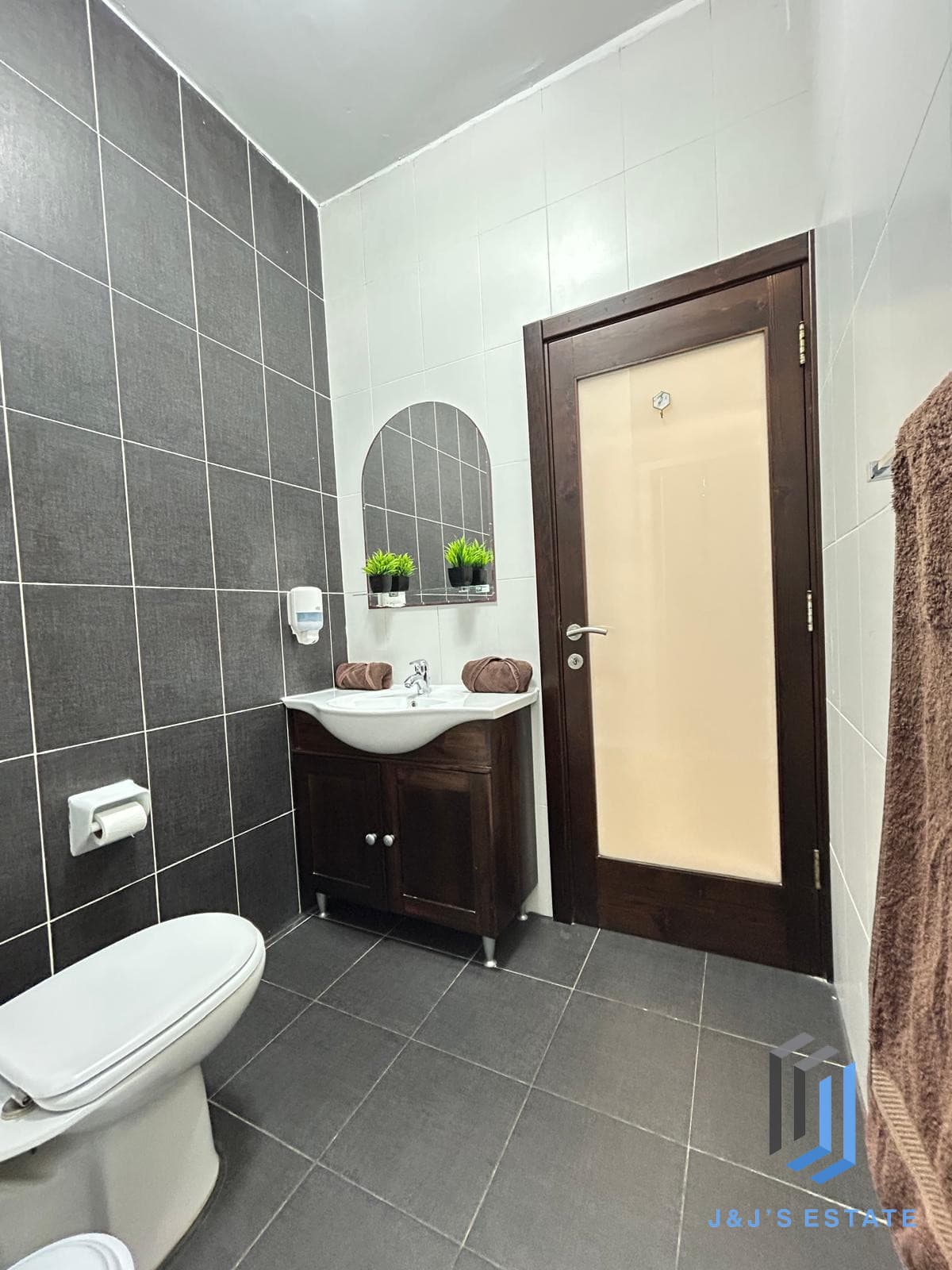 Spacious 2 Bedroom Apartment for Rent in Vibrant Gzira Area · 12