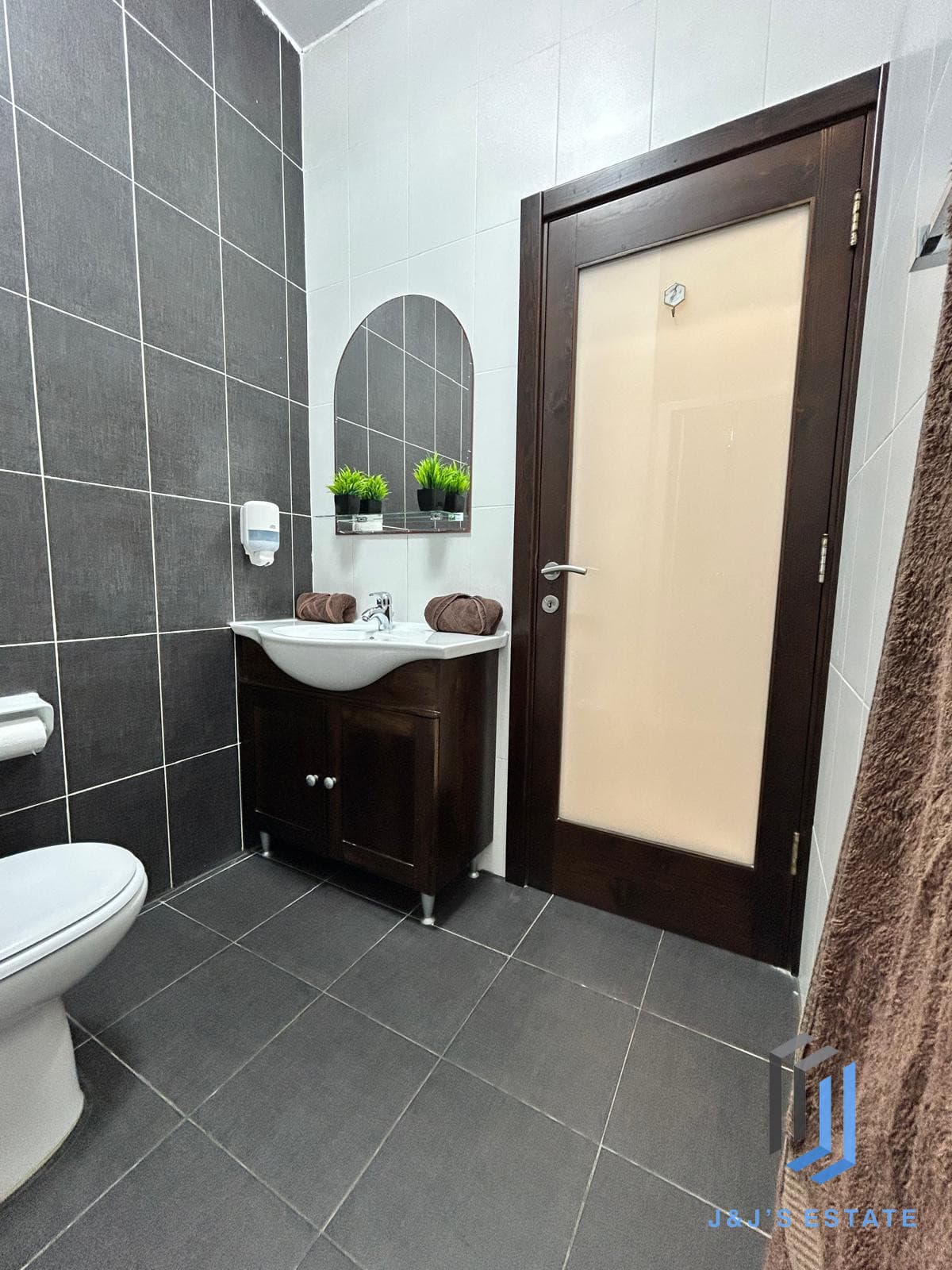Spacious 2 Bedroom Apartment for Rent in Vibrant Gzira Area · 32