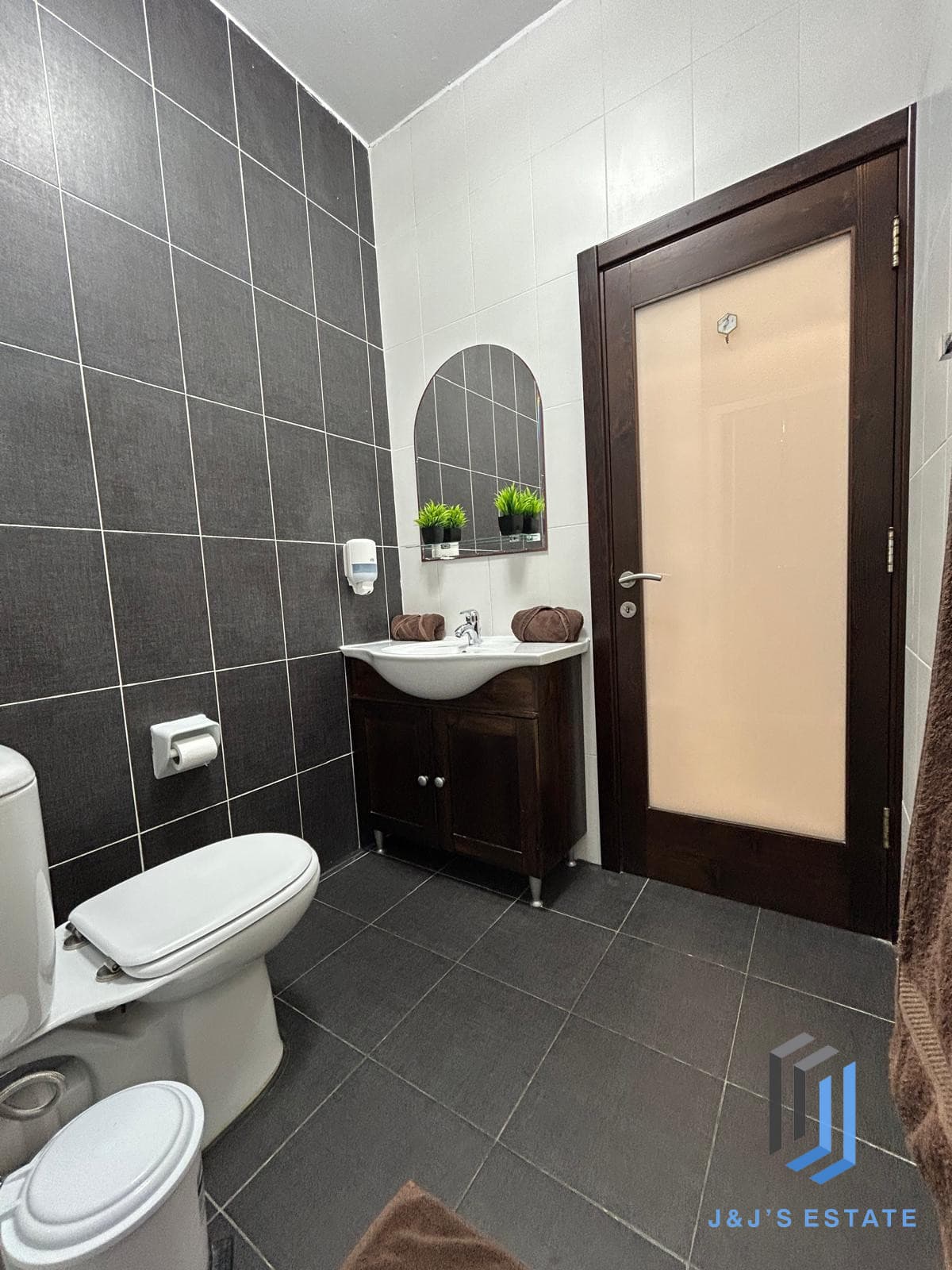 Spacious 2 Bedroom Apartment for Rent in Vibrant Gzira Area · 9