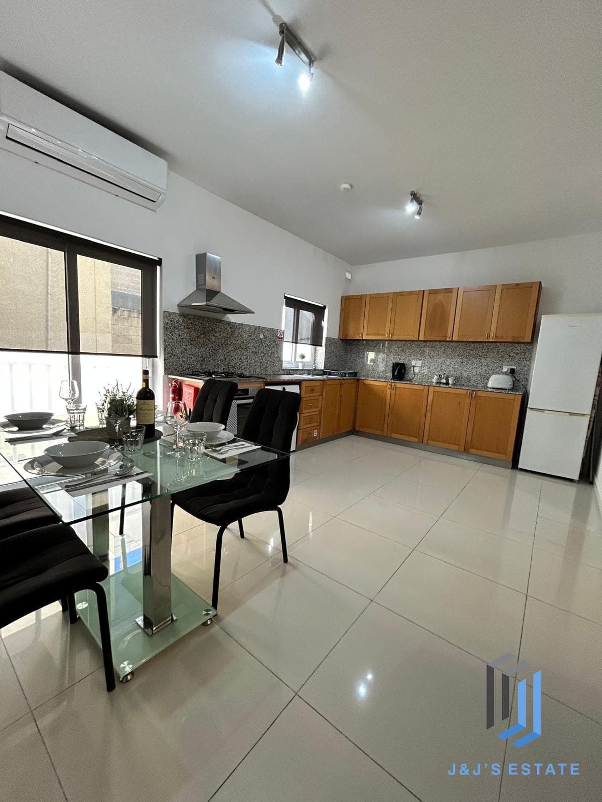 Spacious 2 Bedroom Apartment for Rent in Vibrant Gzira Area · 4
