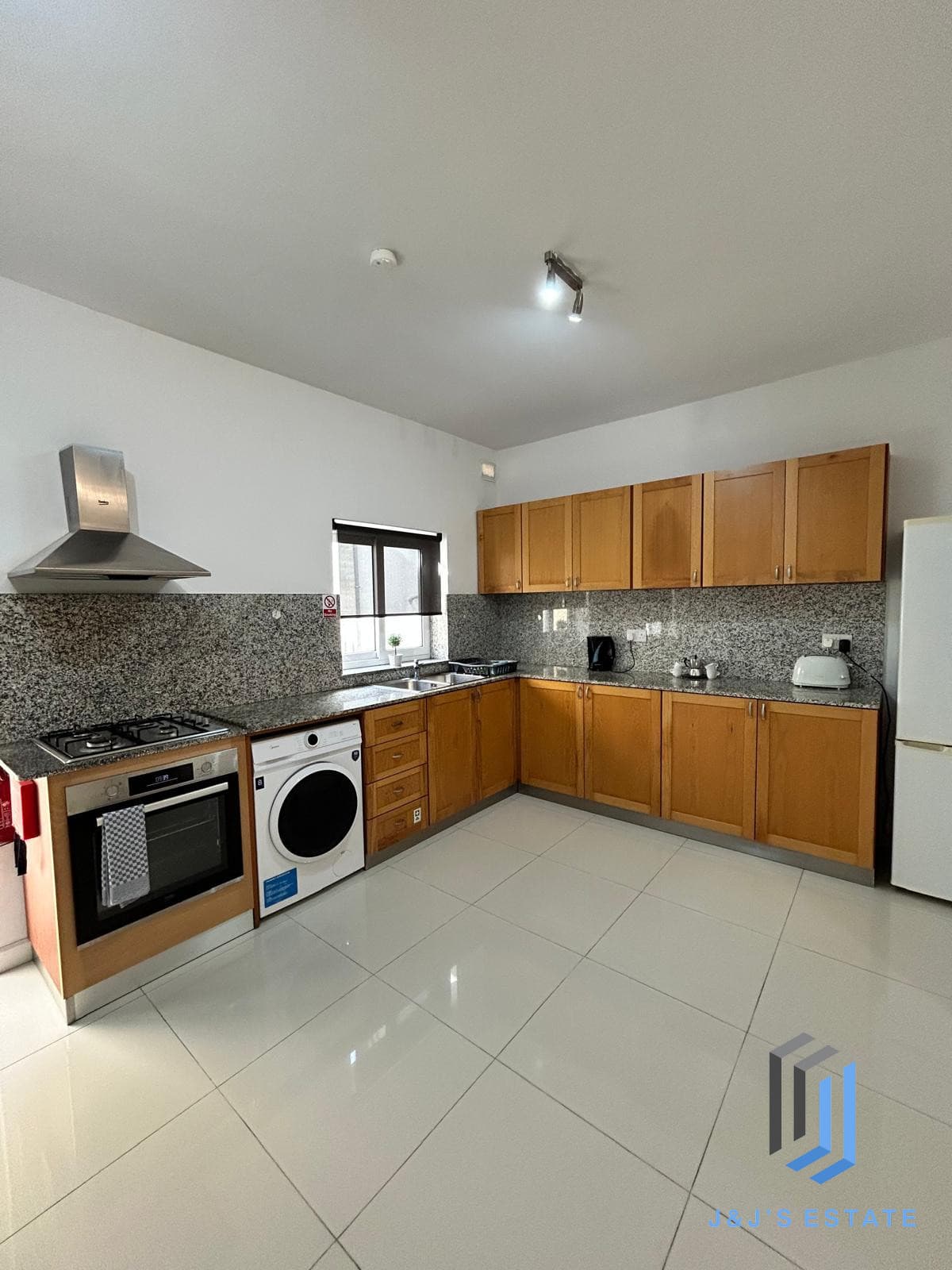 Spacious 2 Bedroom Apartment for Rent in Vibrant Gzira Area · 19