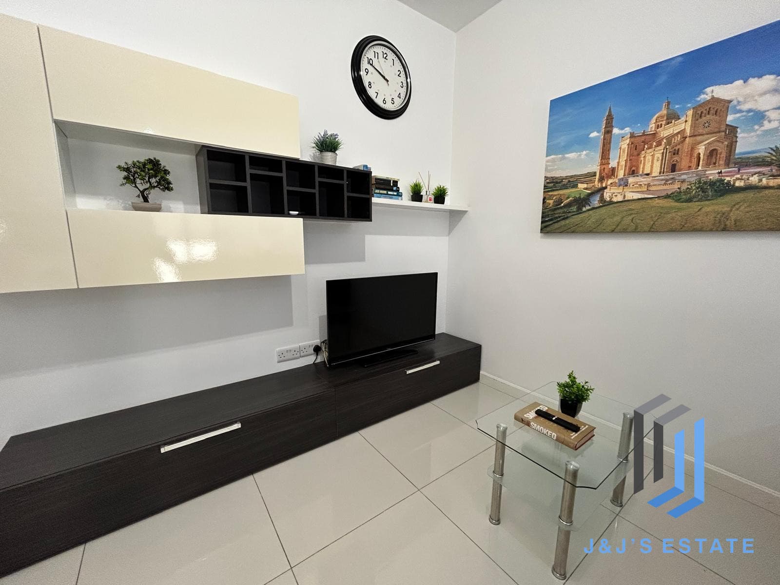 Spacious 2 Bedroom Apartment for Rent in Vibrant Gzira Area · 26