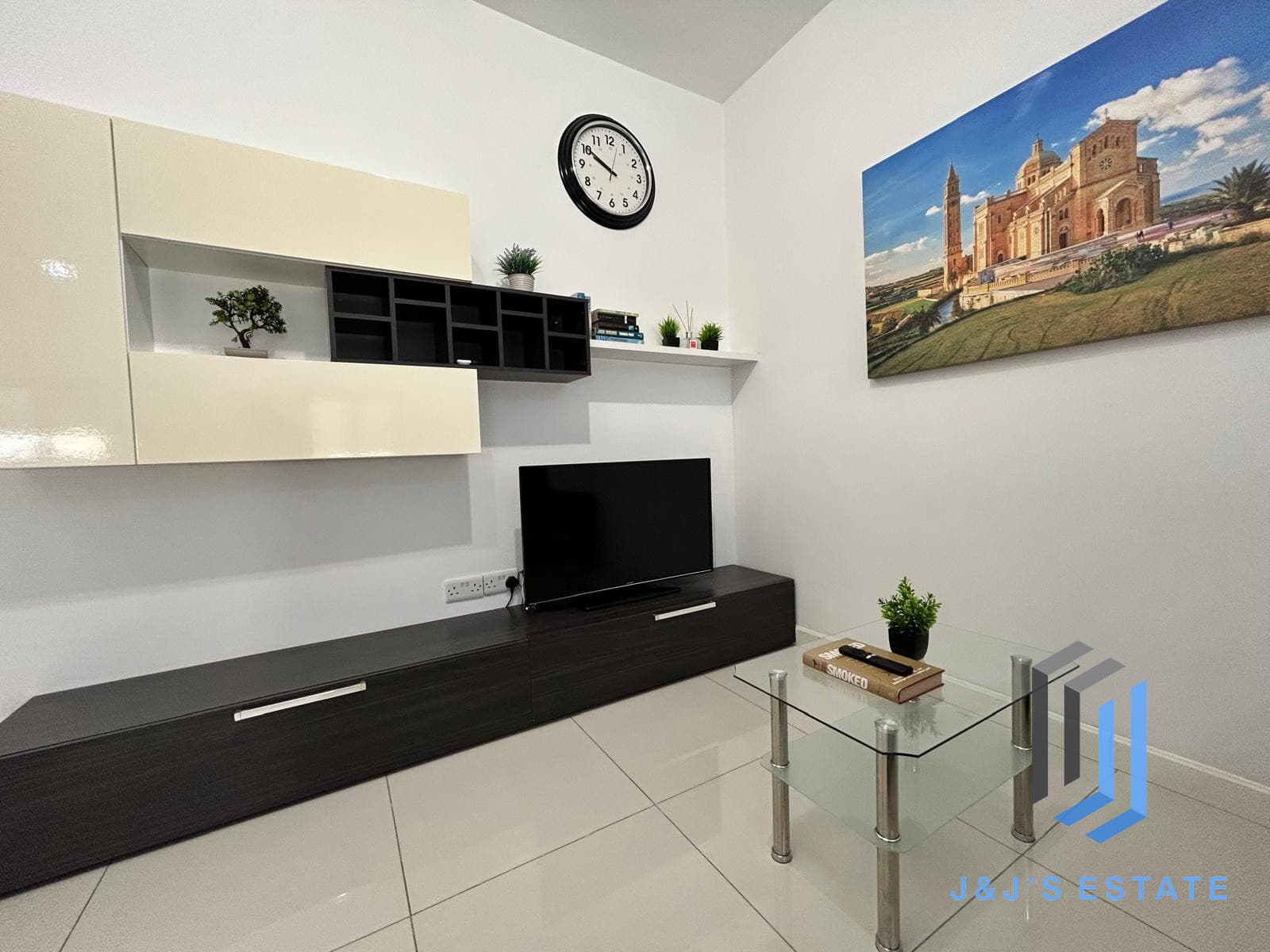 Spacious 2 Bedroom Apartment for Rent in Vibrant Gzira Area · 5