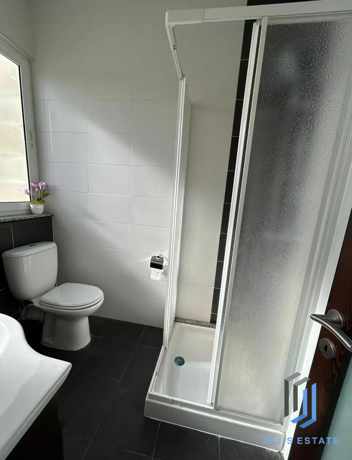 Spacious Gzira 1 Bedroom Penthouse for Rent · 18