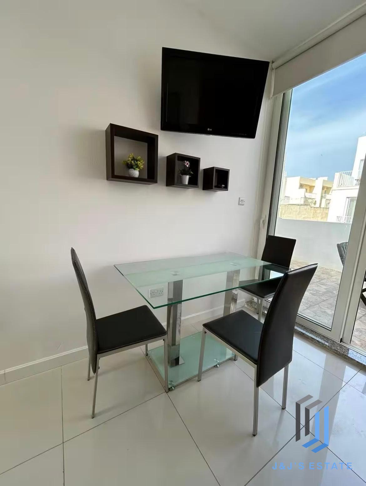 Spacious Gzira 1 Bedroom Penthouse for Rent · 11