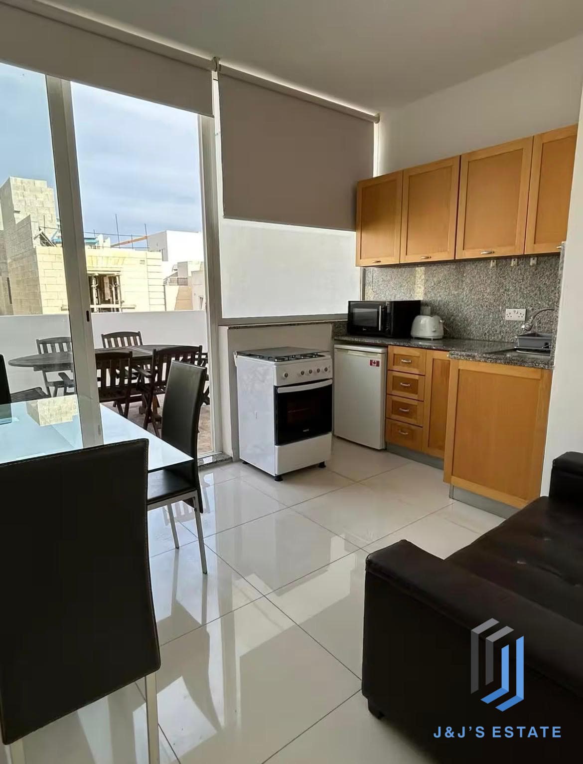 Spacious Gzira 1 Bedroom Penthouse for Rent · 8