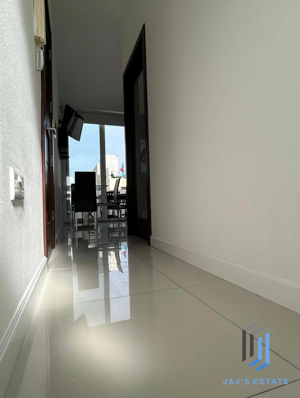Spacious Gzira 1 Bedroom Penthouse for Rent · 12
