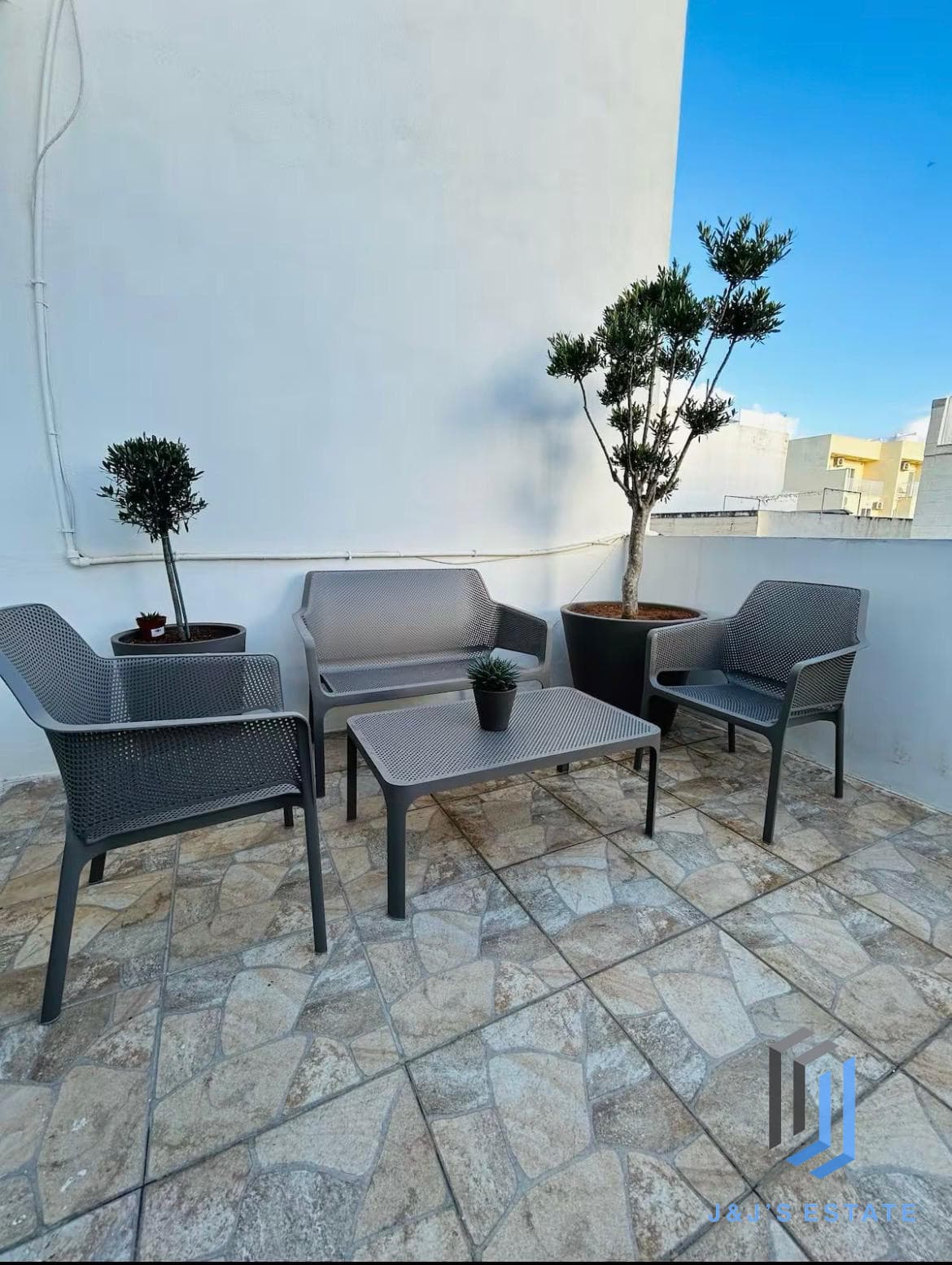 Spacious Gzira 1 Bedroom Penthouse for Rent · 2