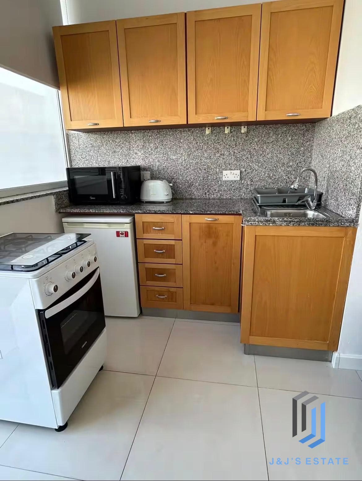 Spacious Gzira 1 Bedroom Penthouse for Rent · 9