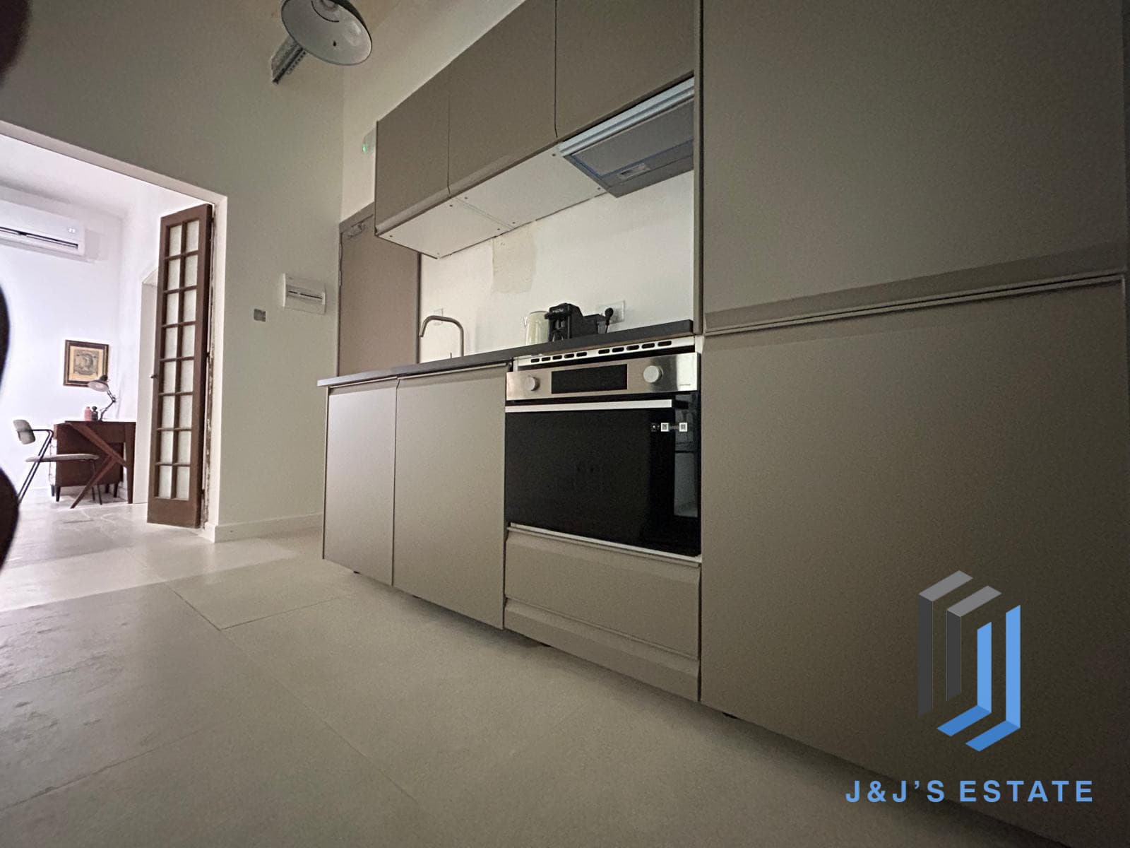 Modern One Bedroom Semi Basement Apartment in Valletta · 7