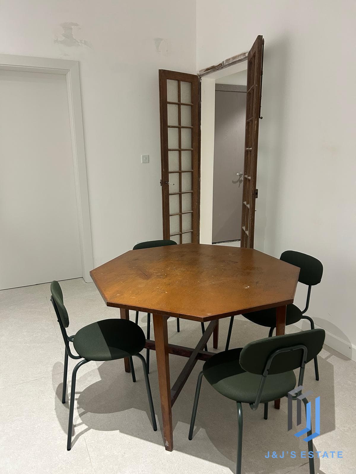 Modern One Bedroom Semi Basement Apartment in Valletta · 8