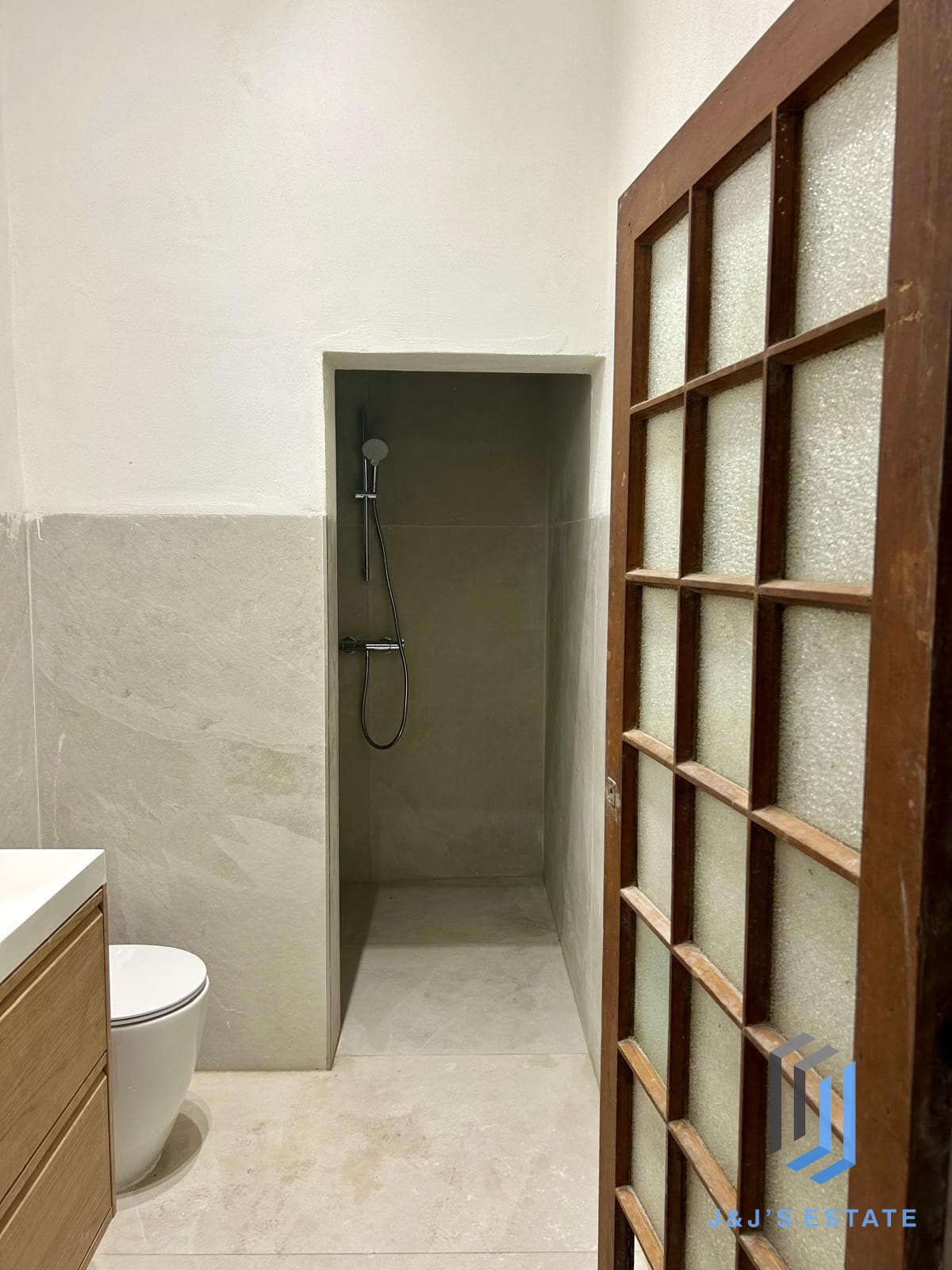 Modern One Bedroom Semi Basement Apartment in Valletta · 9