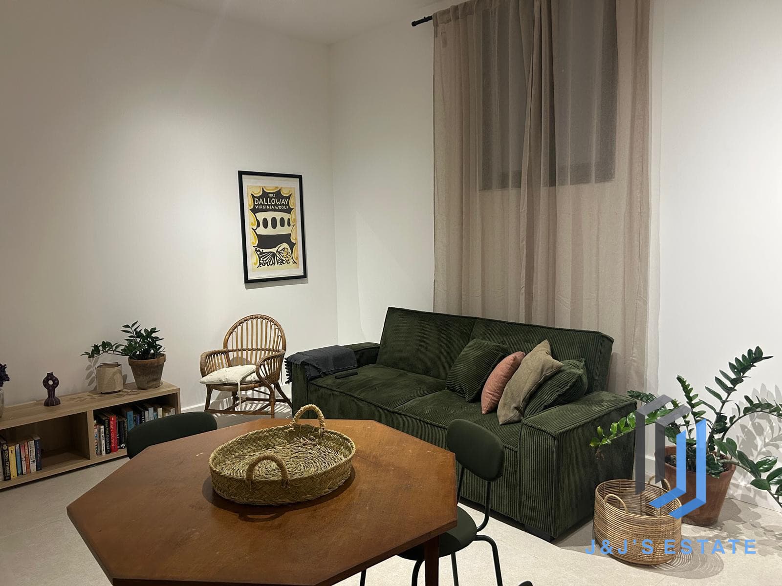 Modern One Bedroom Semi Basement Apartment in Valletta