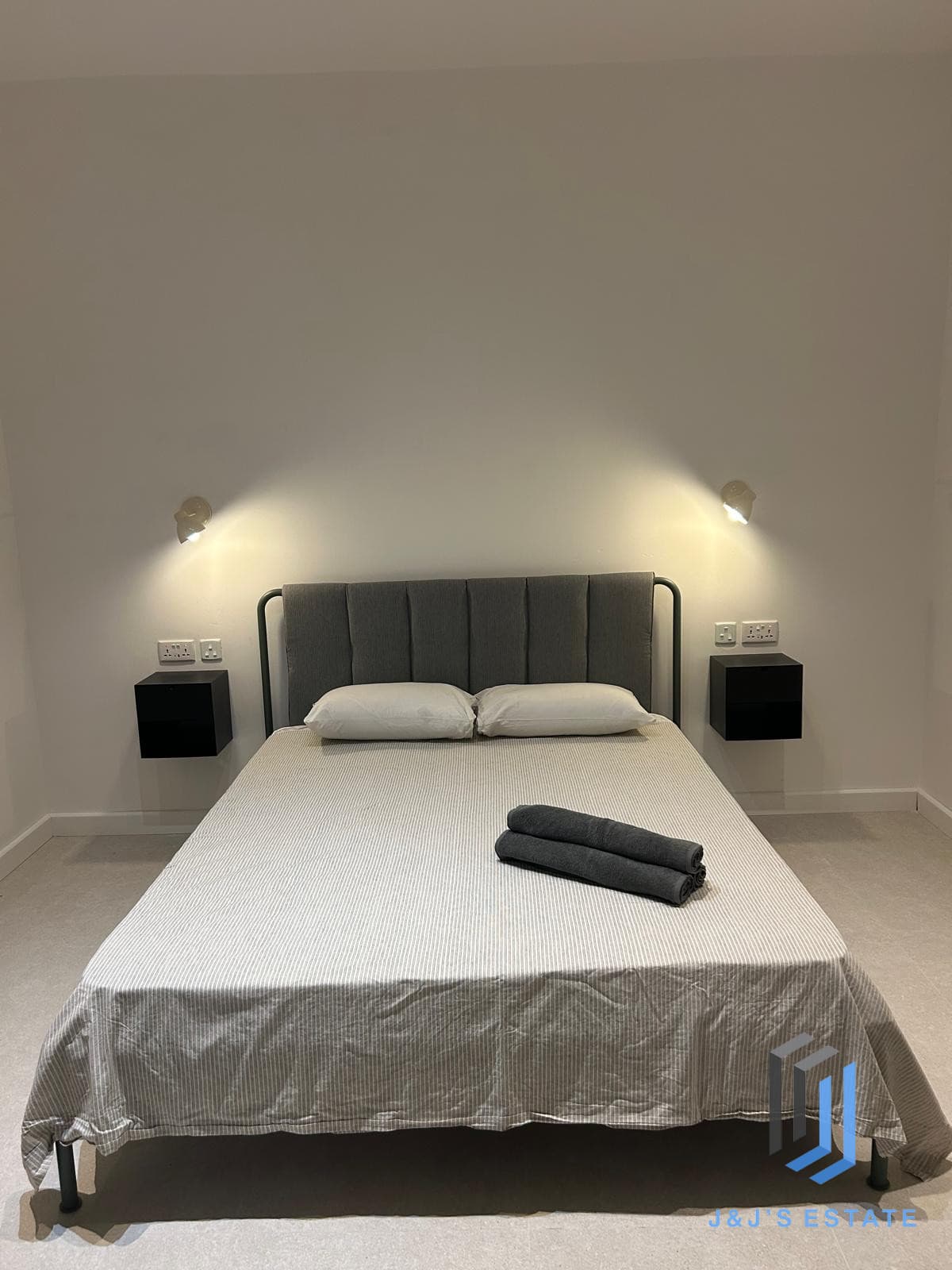 Modern One Bedroom Semi Basement Apartment in Valletta · 5