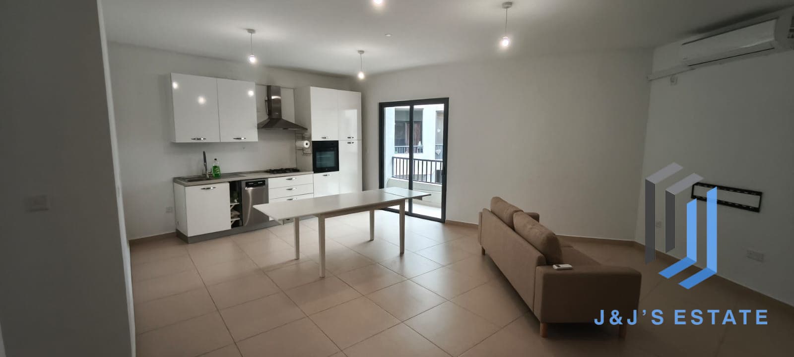 Spacious Three Bedroom Apartment in Peaceful Zurrieq Airport Area · 2
