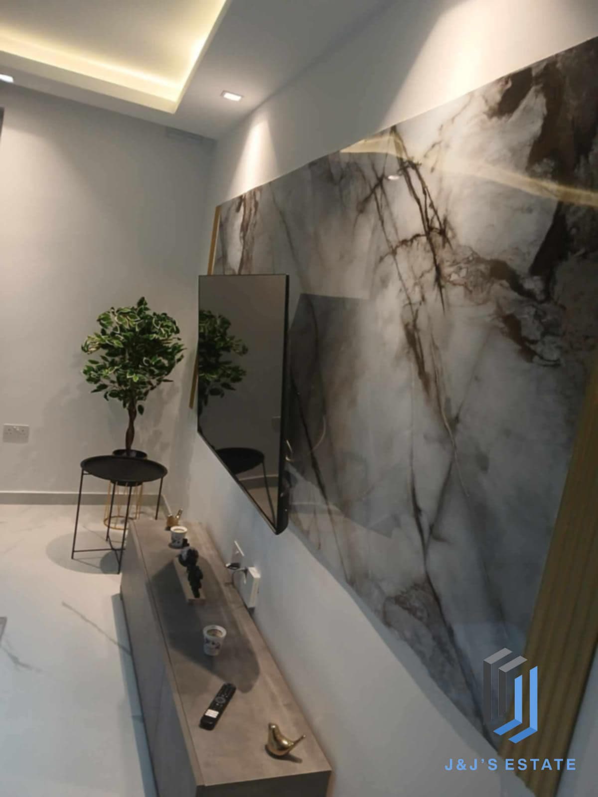 Spacious Two Bedroom Apartment in Vibrant Gzira Sliema · 3