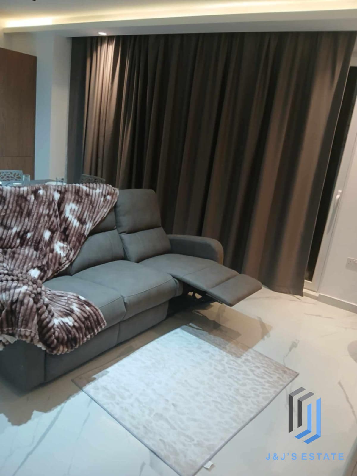 Spacious Two Bedroom Apartment in Vibrant Gzira Sliema · 6