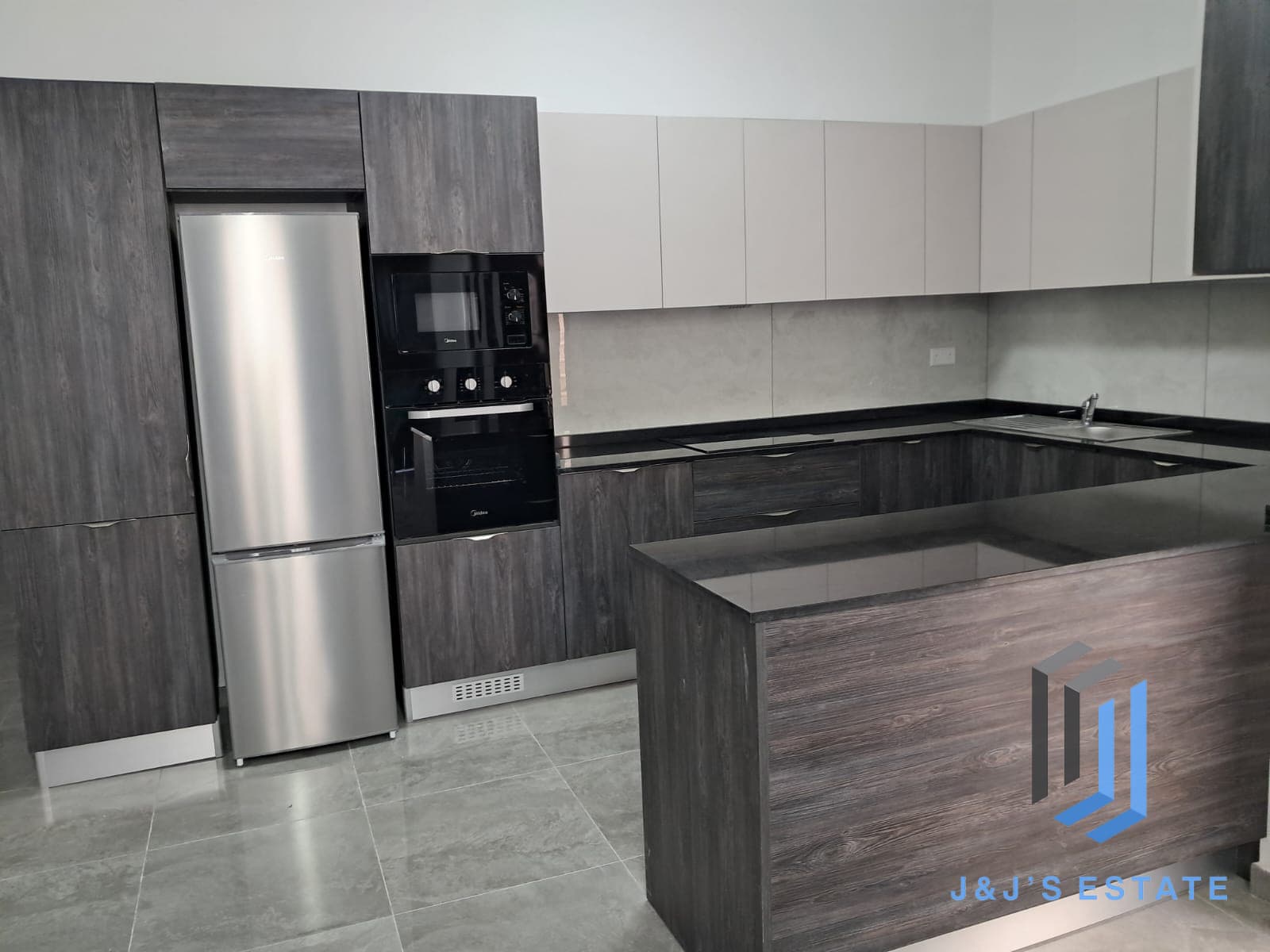 Fully Furnished Penthouse with Two Bedrooms Near Airport · 4