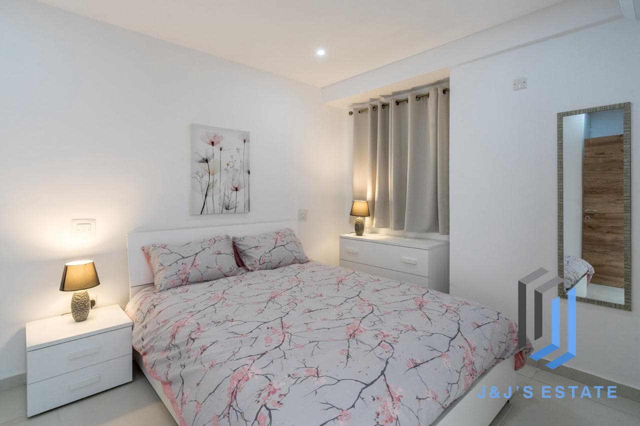 Fully Furnished One Bedroom Apartment in Ta'Xbiex Marina District · 8