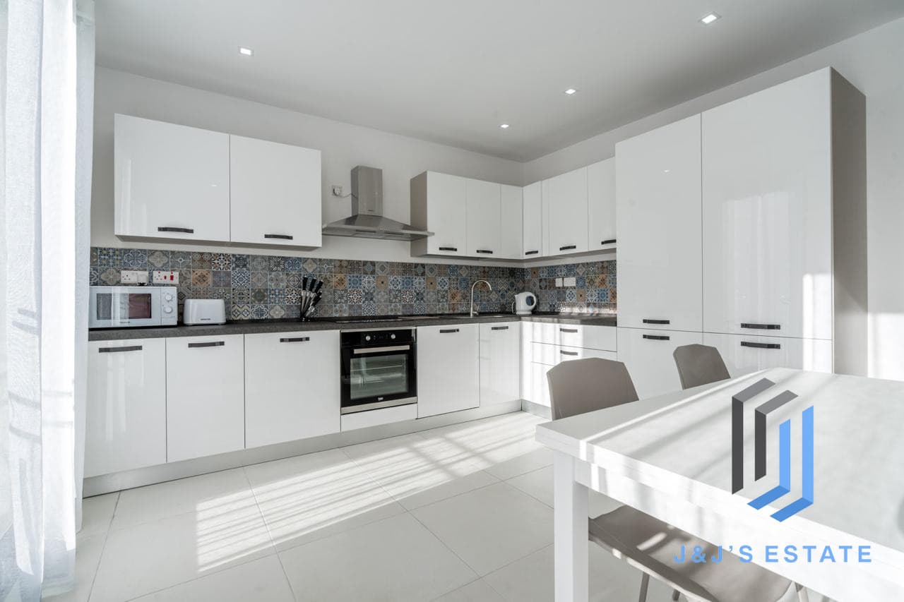Fully Furnished One Bedroom Apartment in Ta'Xbiex Marina District · 10