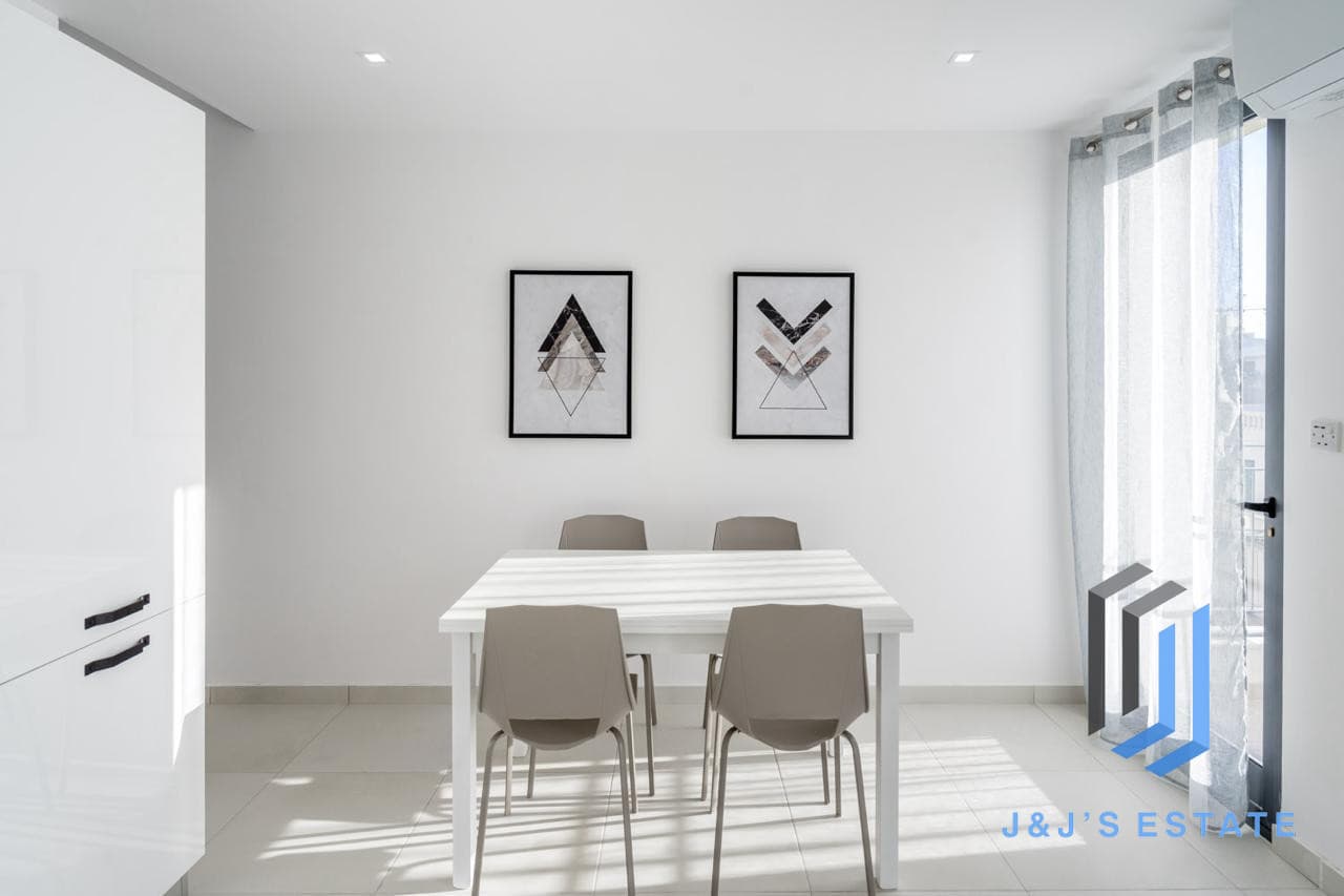 Fully Furnished One Bedroom Apartment in Ta'Xbiex Marina District · 11