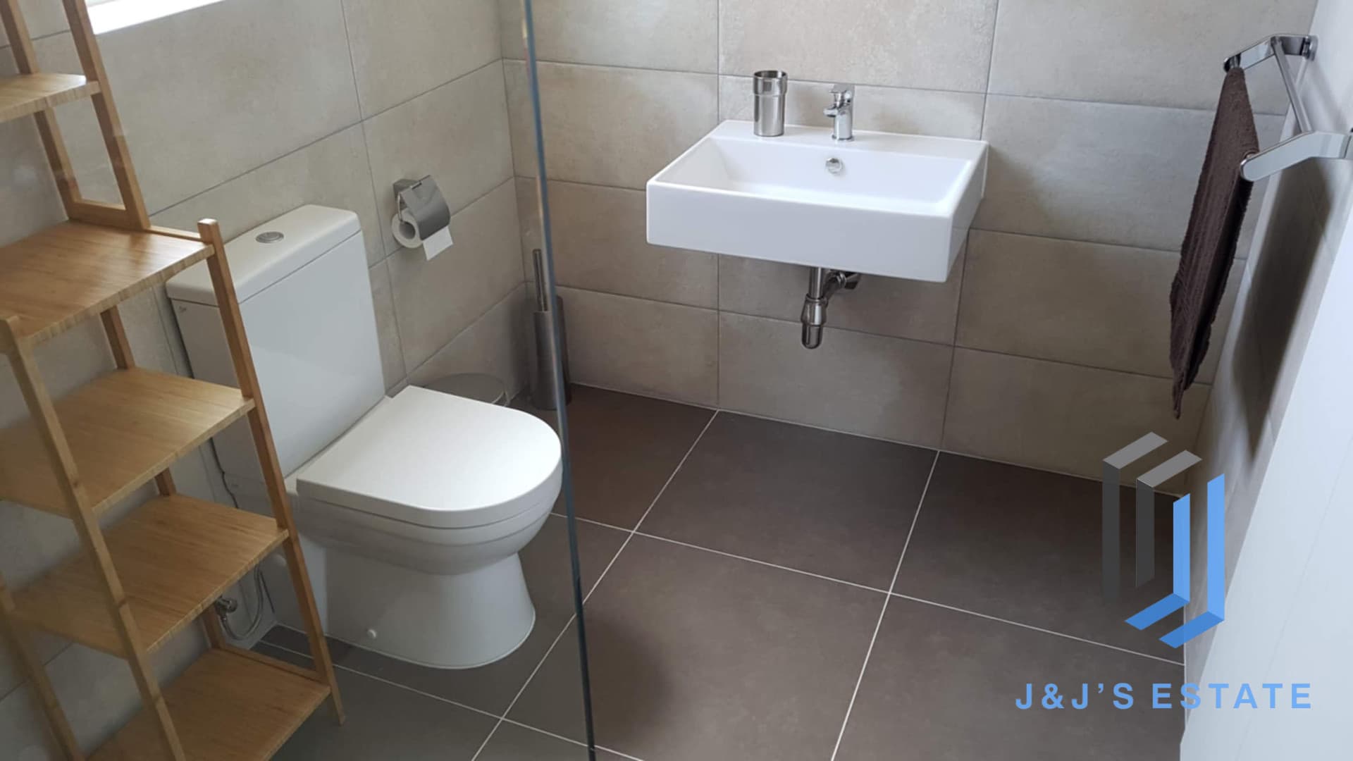 Seafront Furnished 2 Bedroom Apartment in Qawra · 11