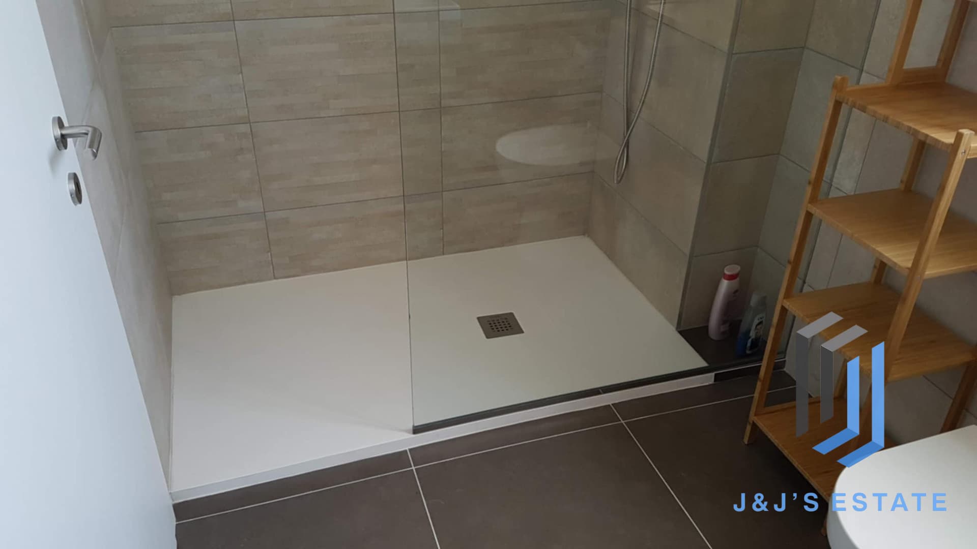 Seafront Furnished 2 Bedroom Apartment in Qawra · 13