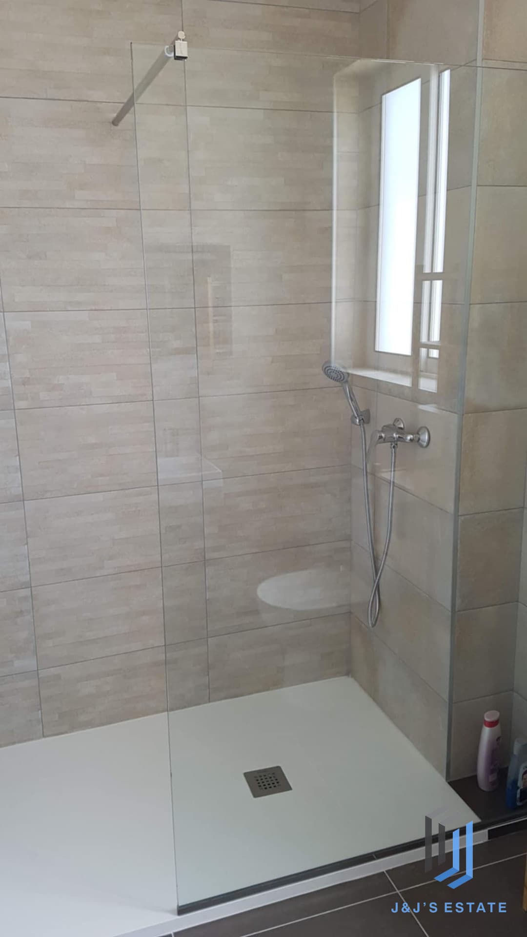 Seafront Furnished 2 Bedroom Apartment in Qawra · 14