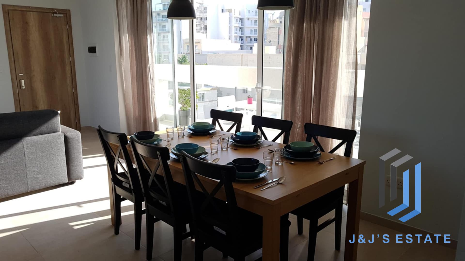Seafront Furnished 2 Bedroom Apartment in Qawra · 3