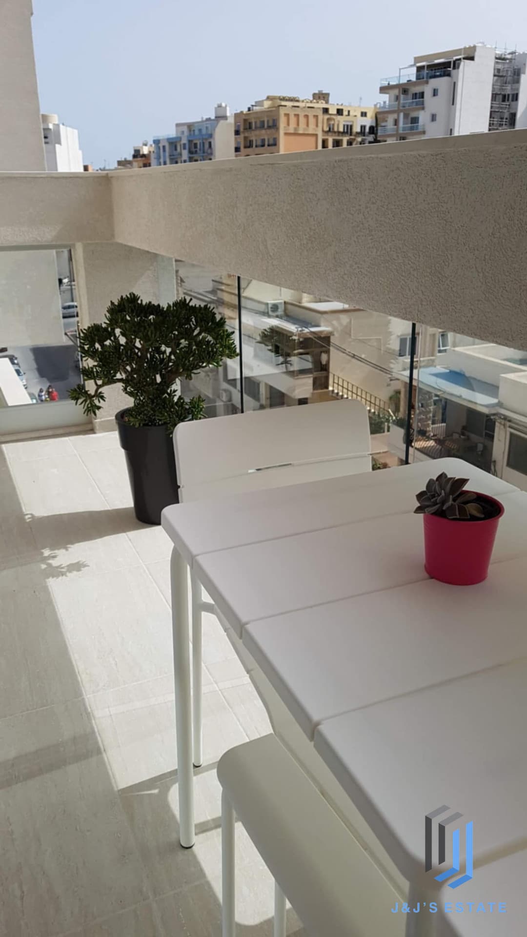 Seafront Furnished 2 Bedroom Apartment in Qawra · 20
