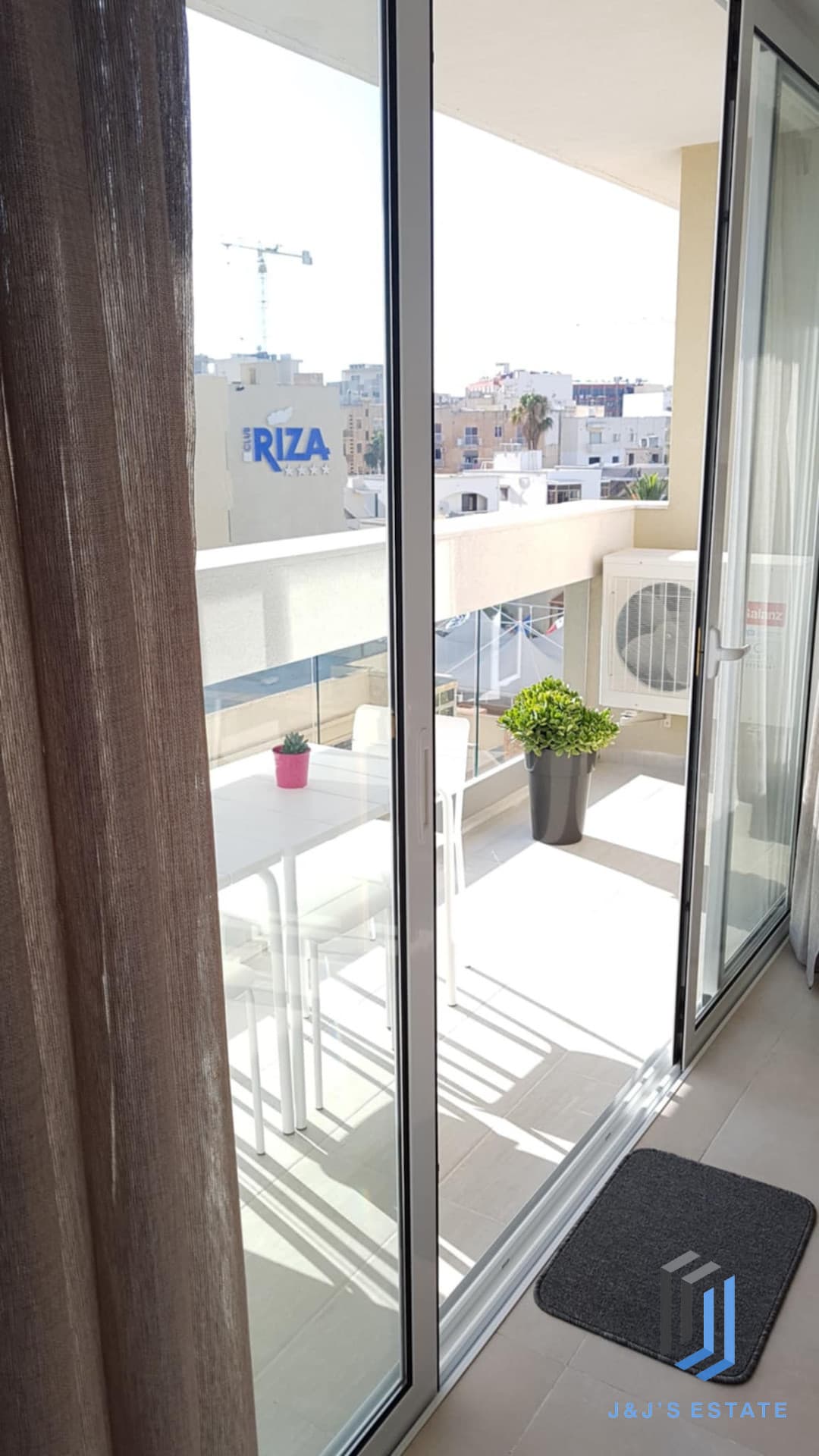 Seafront Furnished 2 Bedroom Apartment in Qawra · 9