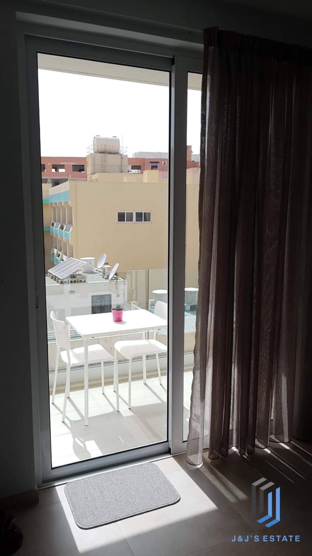 Seafront Furnished 2 Bedroom Apartment in Qawra · 8