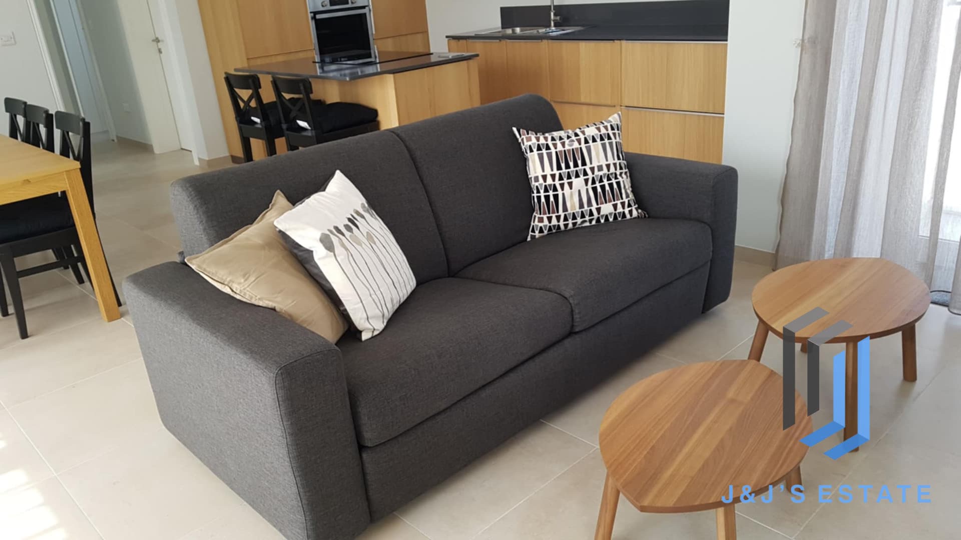 Seafront Furnished 2 Bedroom Apartment in Qawra · 6