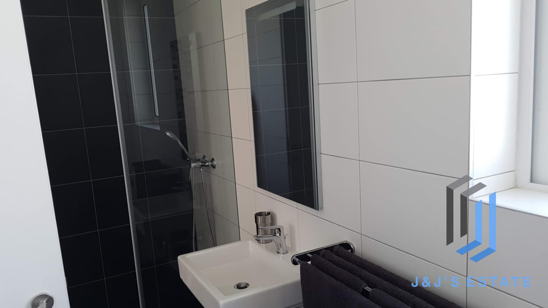 Seafront Furnished 2 Bedroom Apartment in Qawra · 19