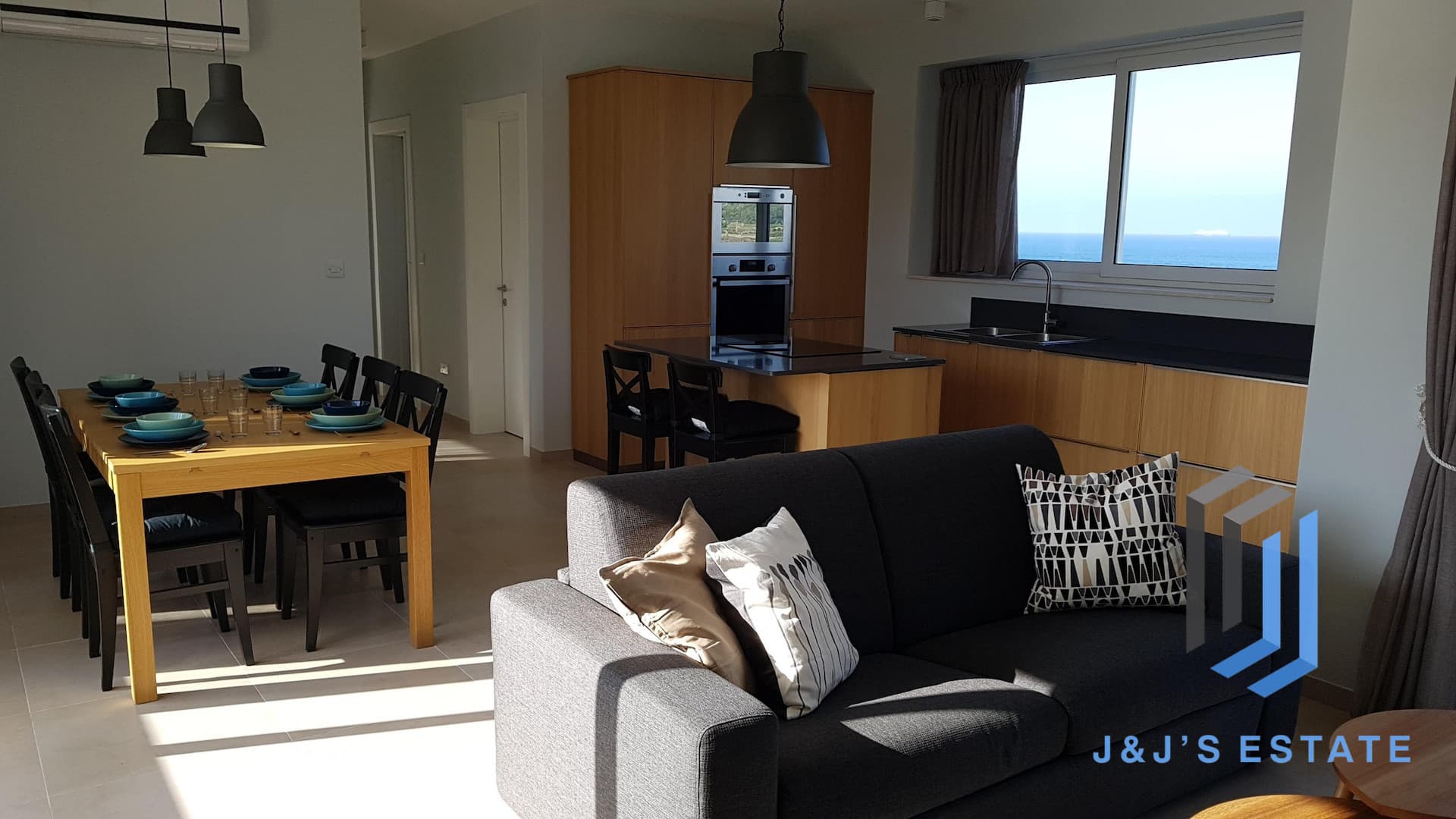Seafront Furnished 2 Bedroom Apartment in Qawra · 5