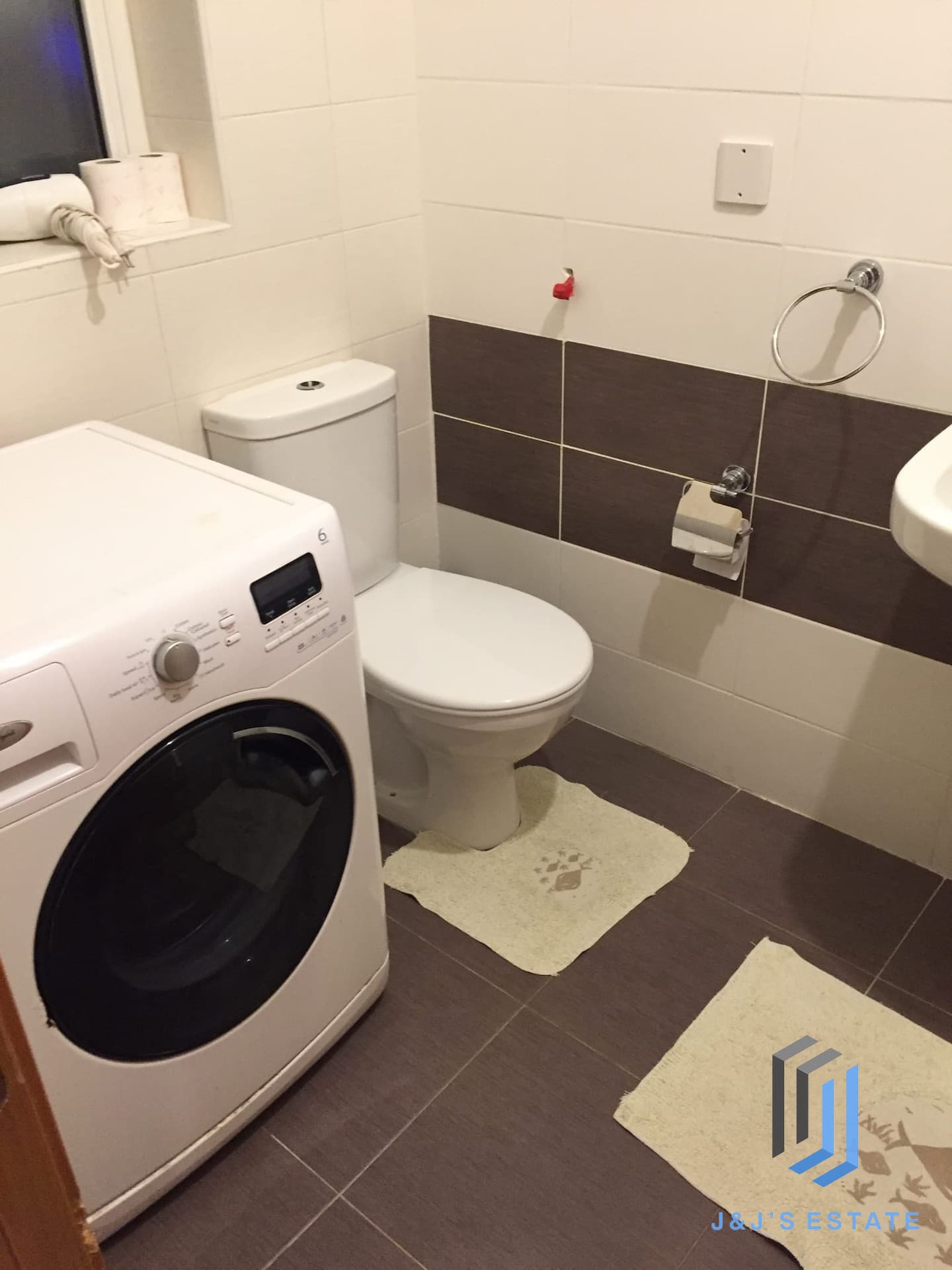 Pet Friendly Maisonette with Two Bedrooms Pieta Central · 6