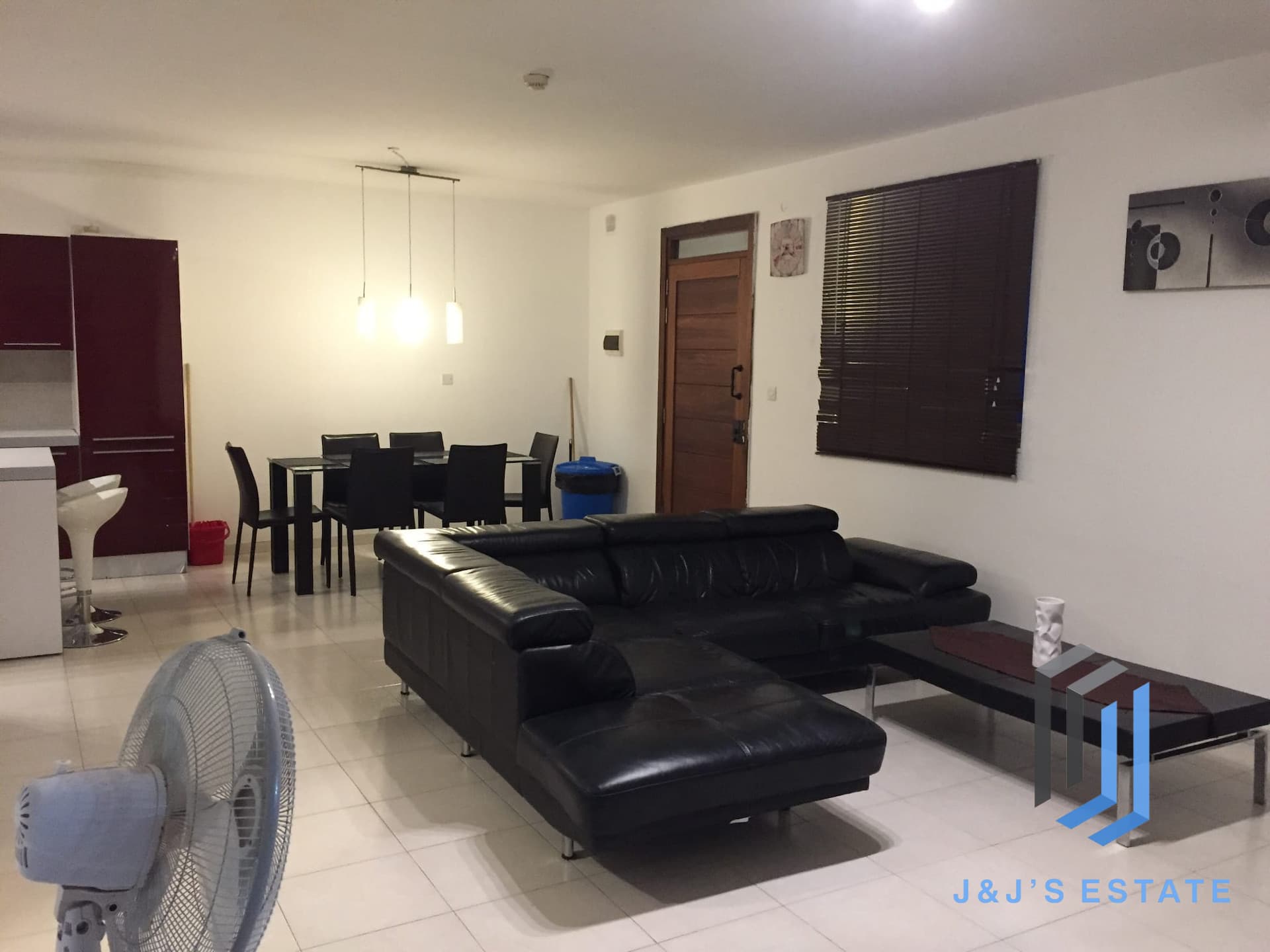 Pet Friendly Maisonette with Two Bedrooms Pieta Central