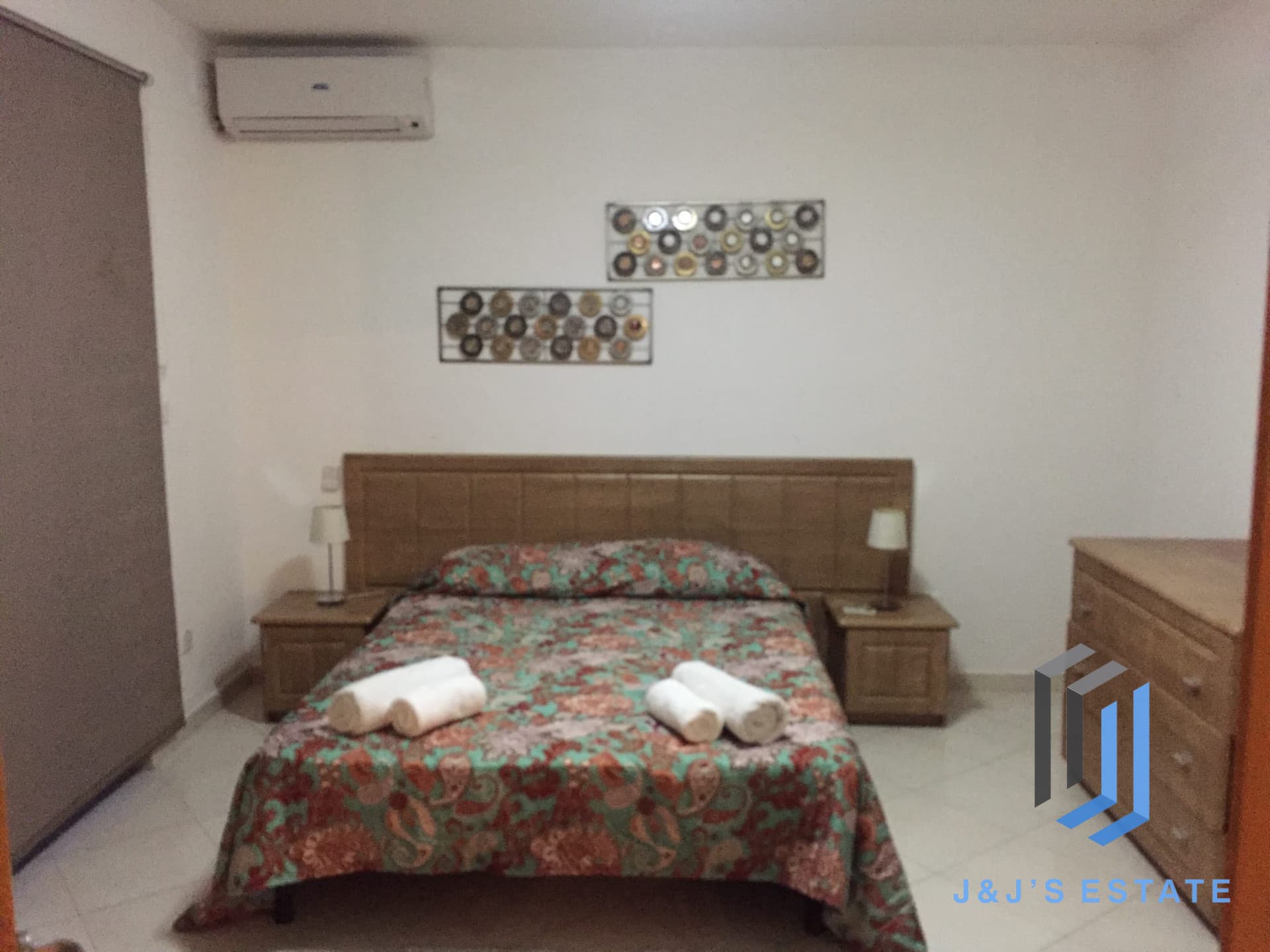Pet Friendly Maisonette with Two Bedrooms Pieta Central · 5