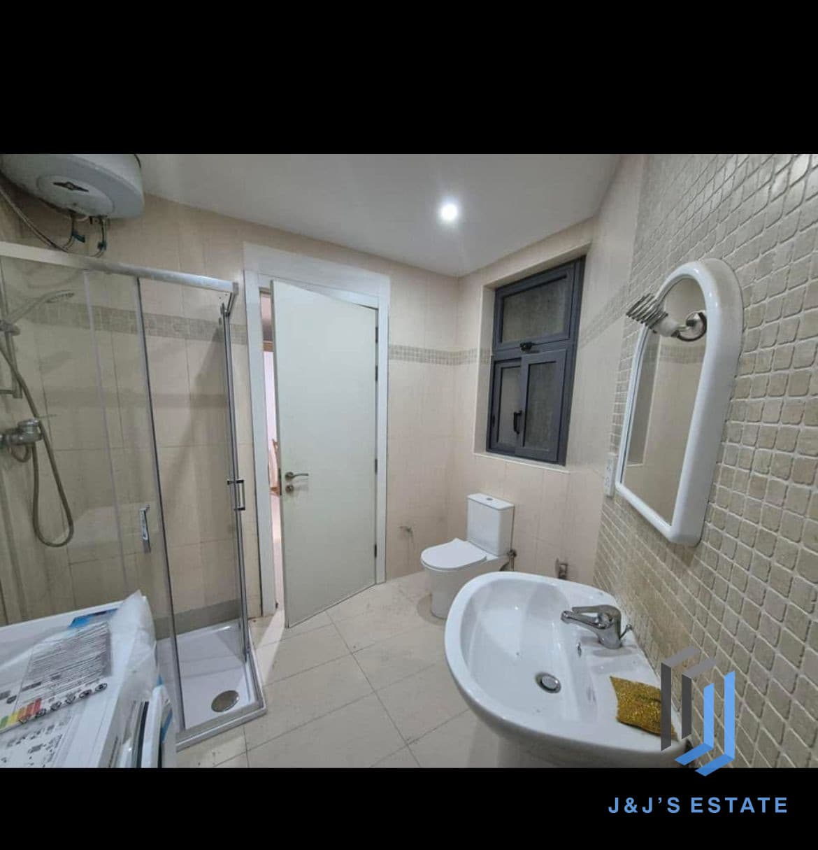 Fully furnished one-bedroom apartment in central Msida · 8