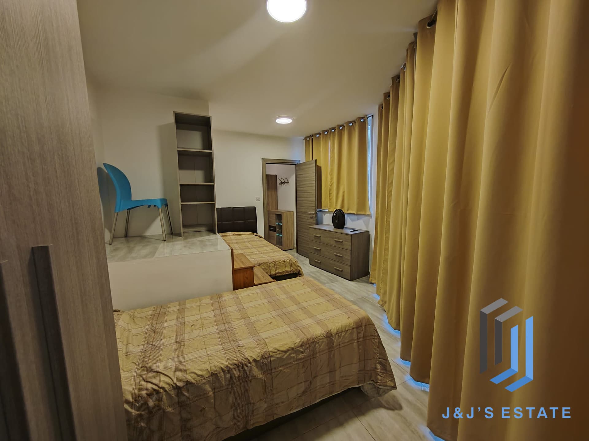 Bright Two Bedroom Apartment in Central San Gwann · 6