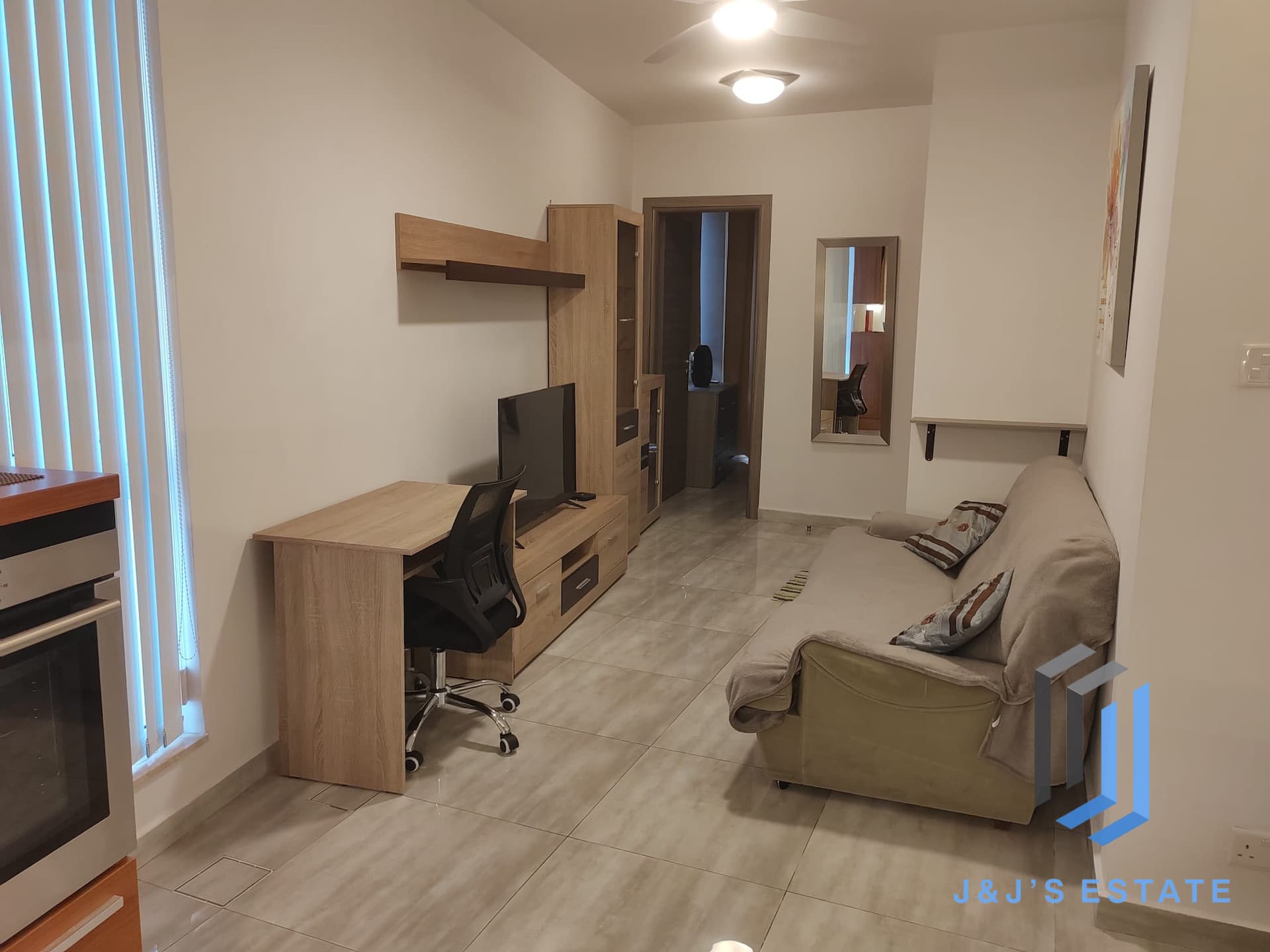 Bright Two Bedroom Apartment in Central San Gwann
