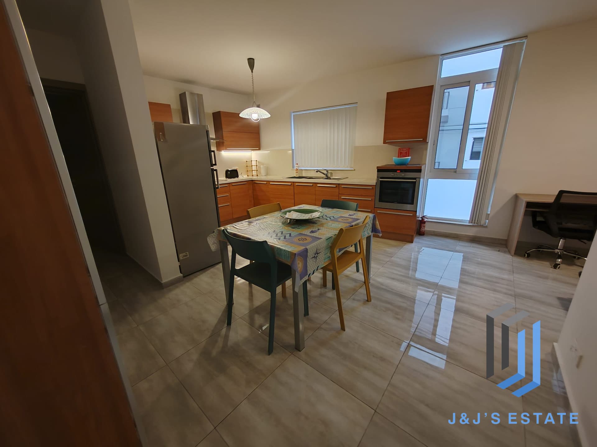 Bright Two Bedroom Apartment in Central San Gwann · 2